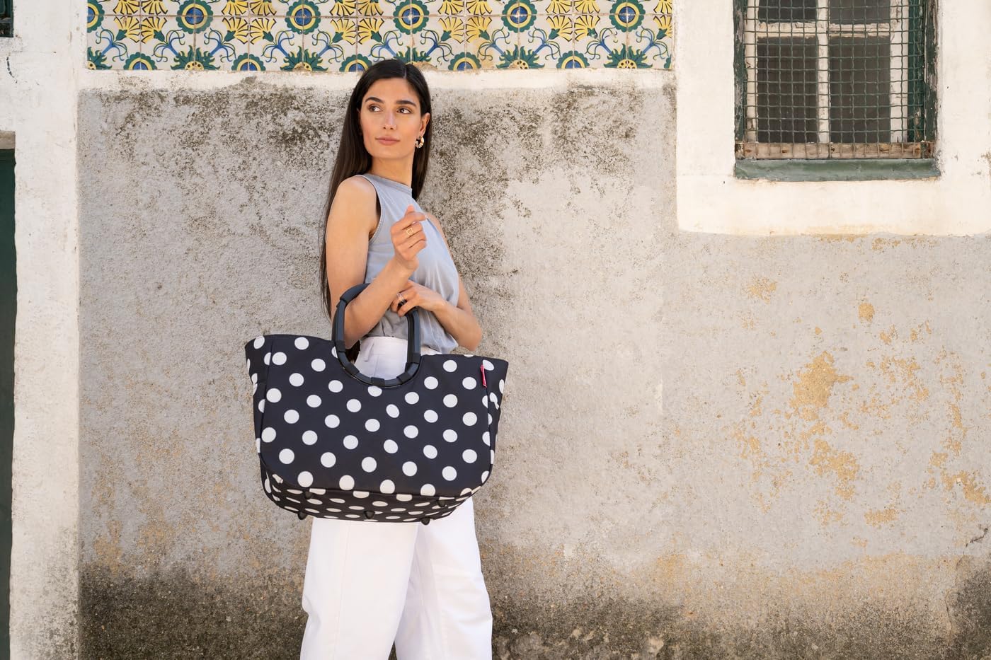reisenthel loopshopper L - Sturdy bag with practical compartments - water resistant design.