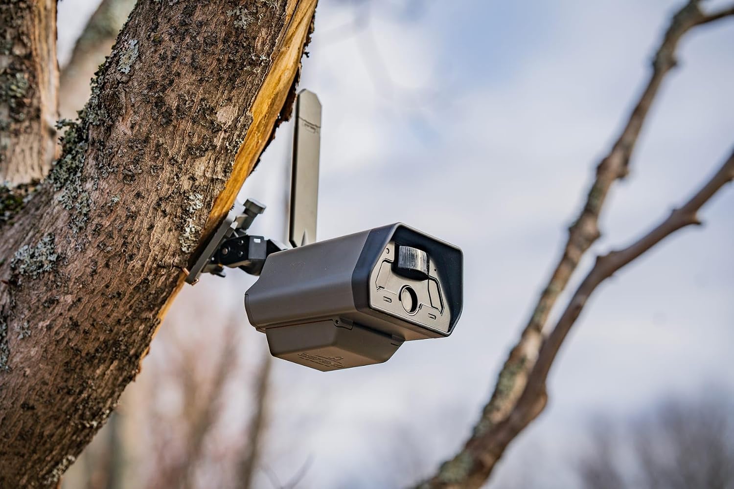 TACTACAM Defend Cellular Security Camera - Wireless Motion Detection - Includes SD Card & Microfiber Cloth for Enhanced Surveillance