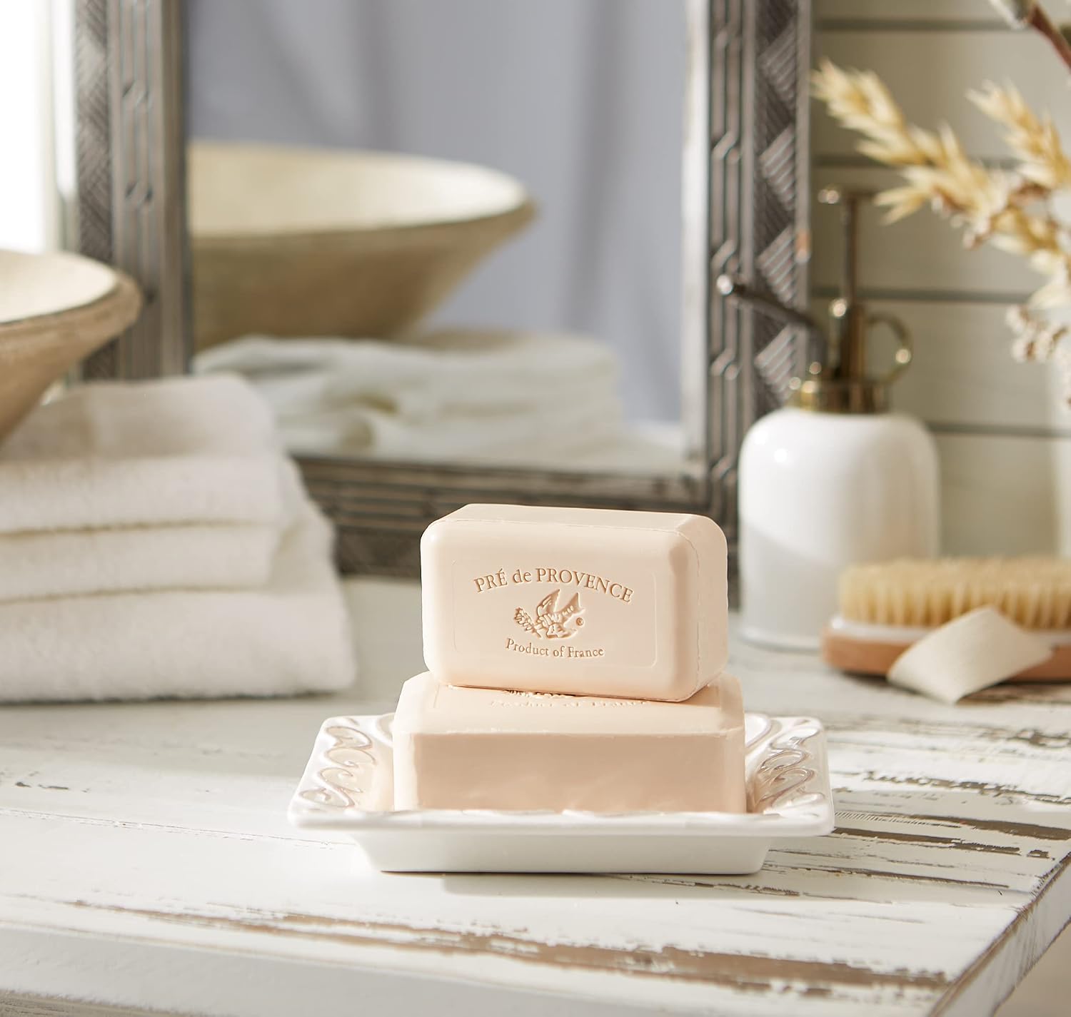 Pre de Provence Artisanal Soap Bar, Natural French Skincare, Enriched with Organic Shea Butter, Quad Milled for Rich, Smooth & Moisturizing Lather, Linden, 5.3 Ounce