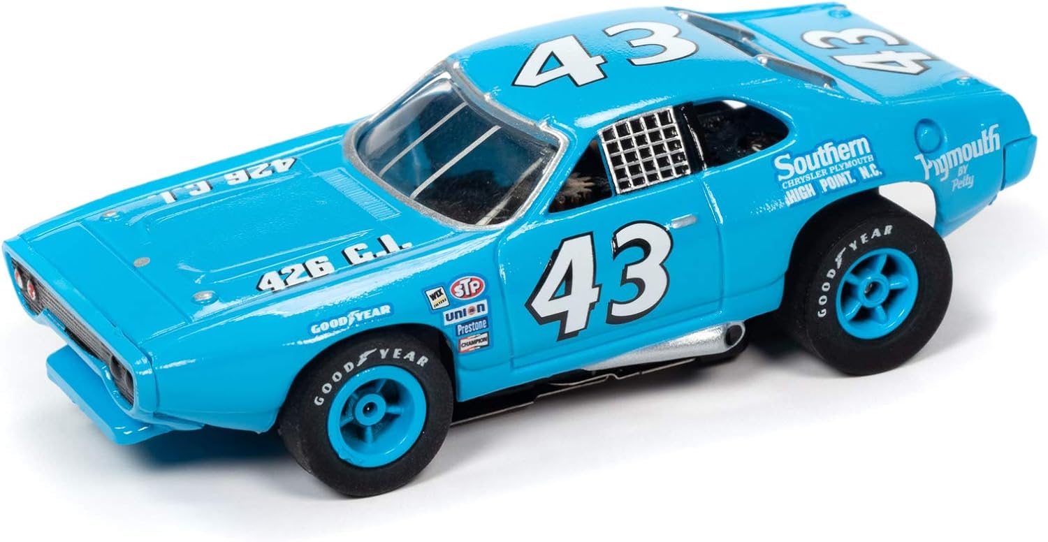 Auto World SC355-2 Xtraction R31 Plymouth Road Runner Southern Richard Petty HO Slot Car