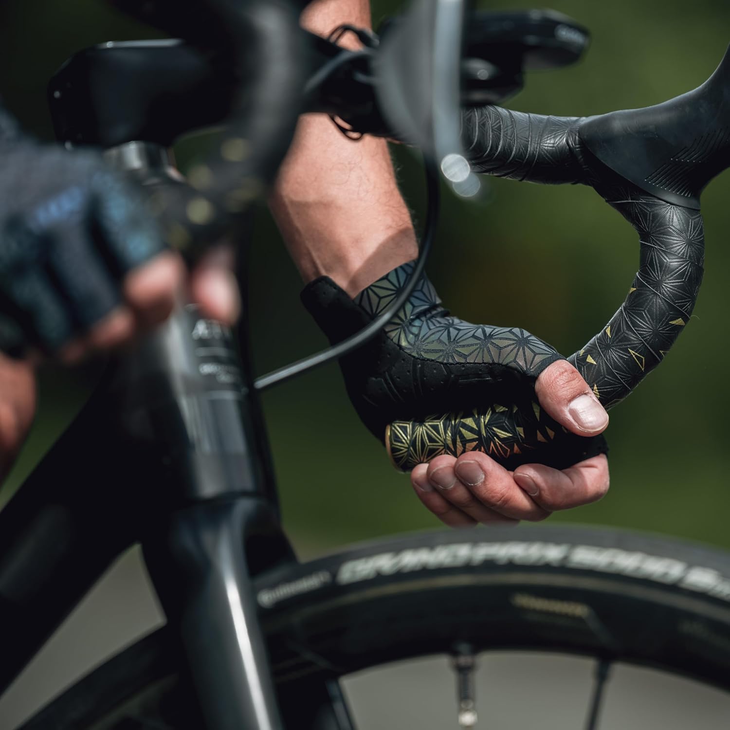 Supacaz Bar Tape - Super Sticky Kush - Star Fade - Gold + Gold Star Plugz - Cycling Handlebar Tape
