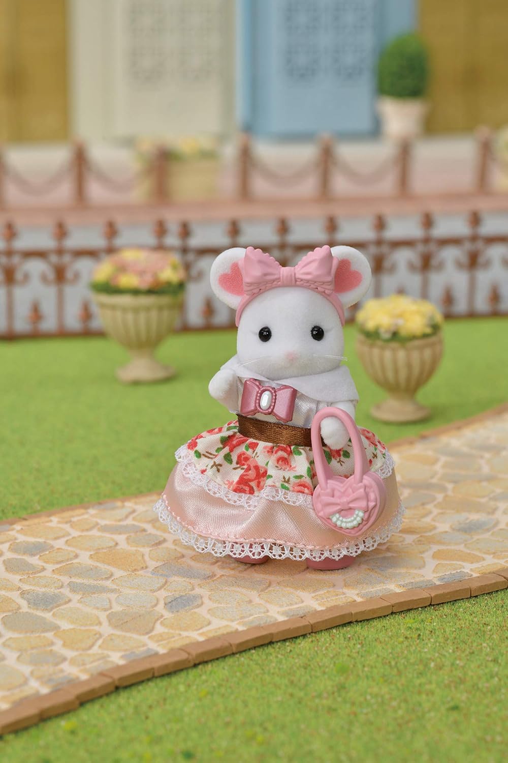 Calico Critters Fashion Playset, Town Girl Series - Sugar Sweet Collection - Unleash Fashion Creativity with This Stylish Playset!