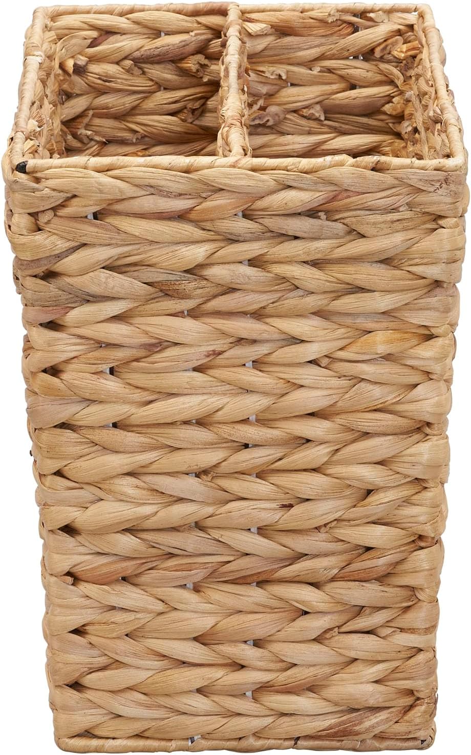 Household Essentials Wicker Magazine Rack, Handwoven Seagrass, Strong Metal Wire Frame, Built-In Handle and Divider, Lightweight, Contemporary, Great for Puzzle Books, Mail and More, Natural