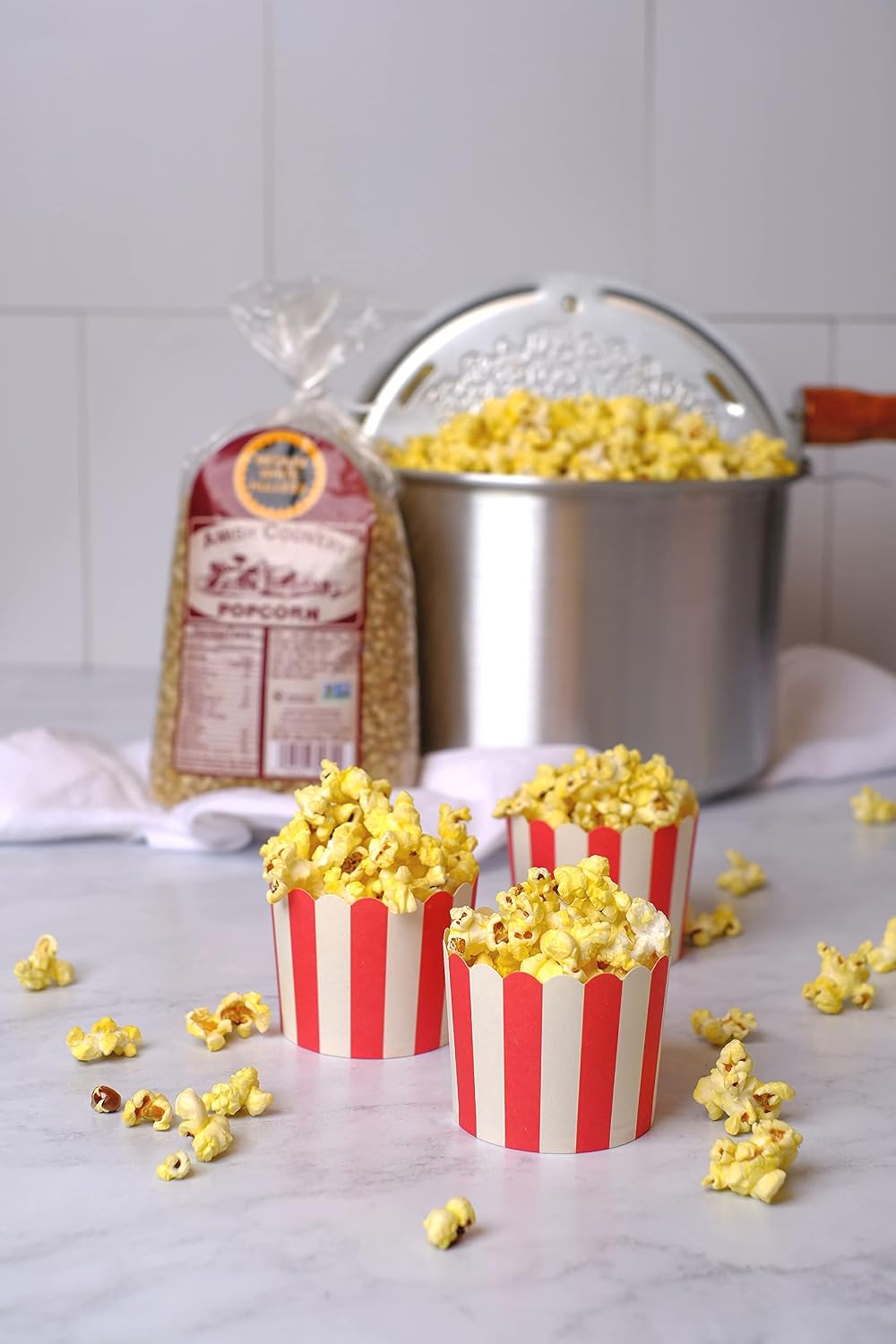 Amish Country Popcorn | 6 lb Bag | Medium White Popcorn Kernels | Old Fashioned, Non-GMO and Gluten Free (Medium White - 6 lb Bag)