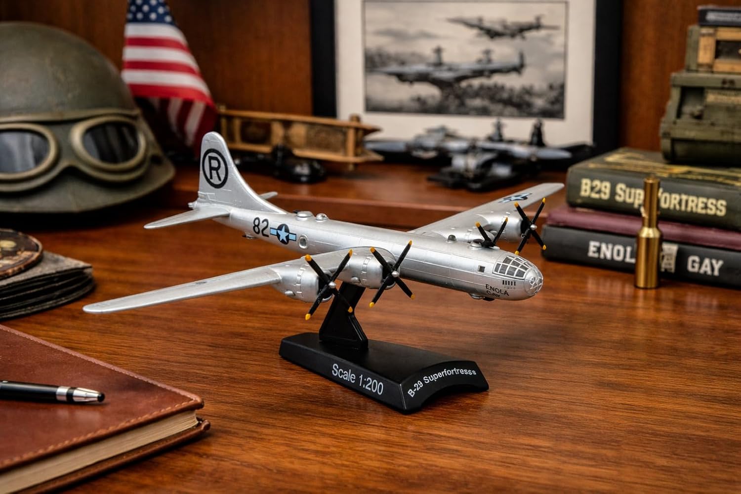 Daron Worldwide Trading B-29 Superfortress Enola Gay Vehicle (1:200 Scale), White