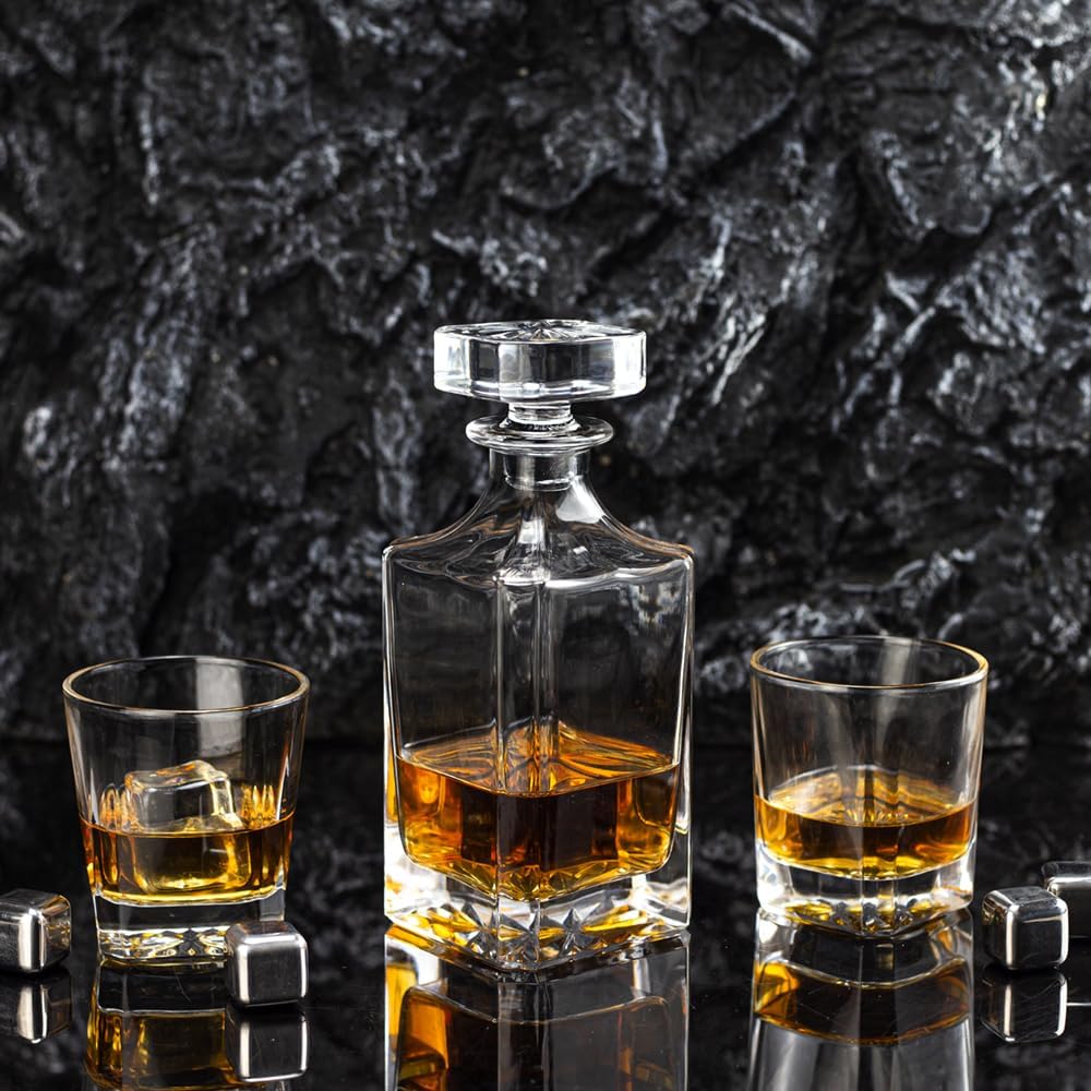 Square 25oz Whiskey Decanter with Glass Stopper