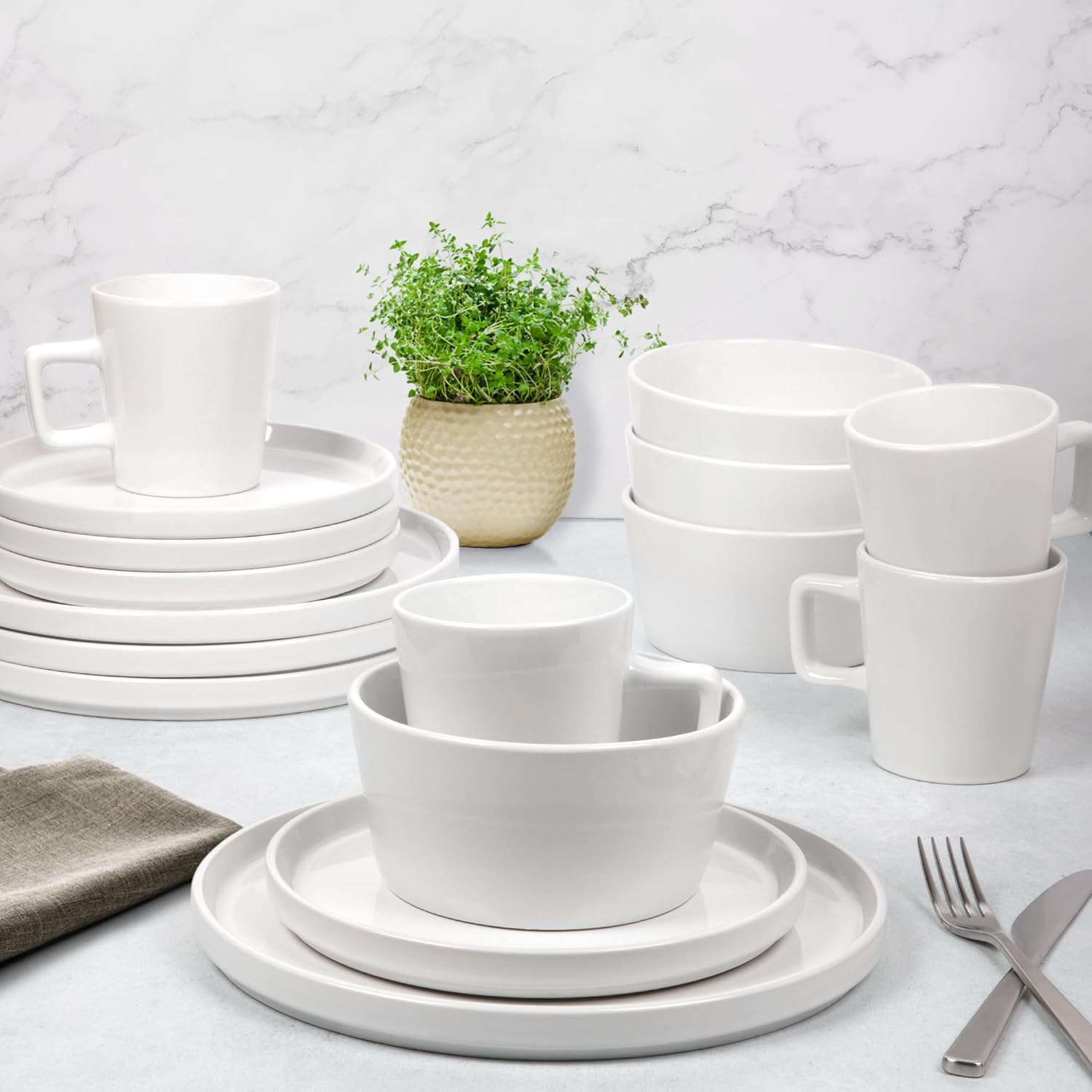 Zulay Kitchen Luna Plates and Bowls Sets, 16 Piece Modern Porcelain Dish Set for 4, Chip and Scratch Resistant Square Dinnerware Set