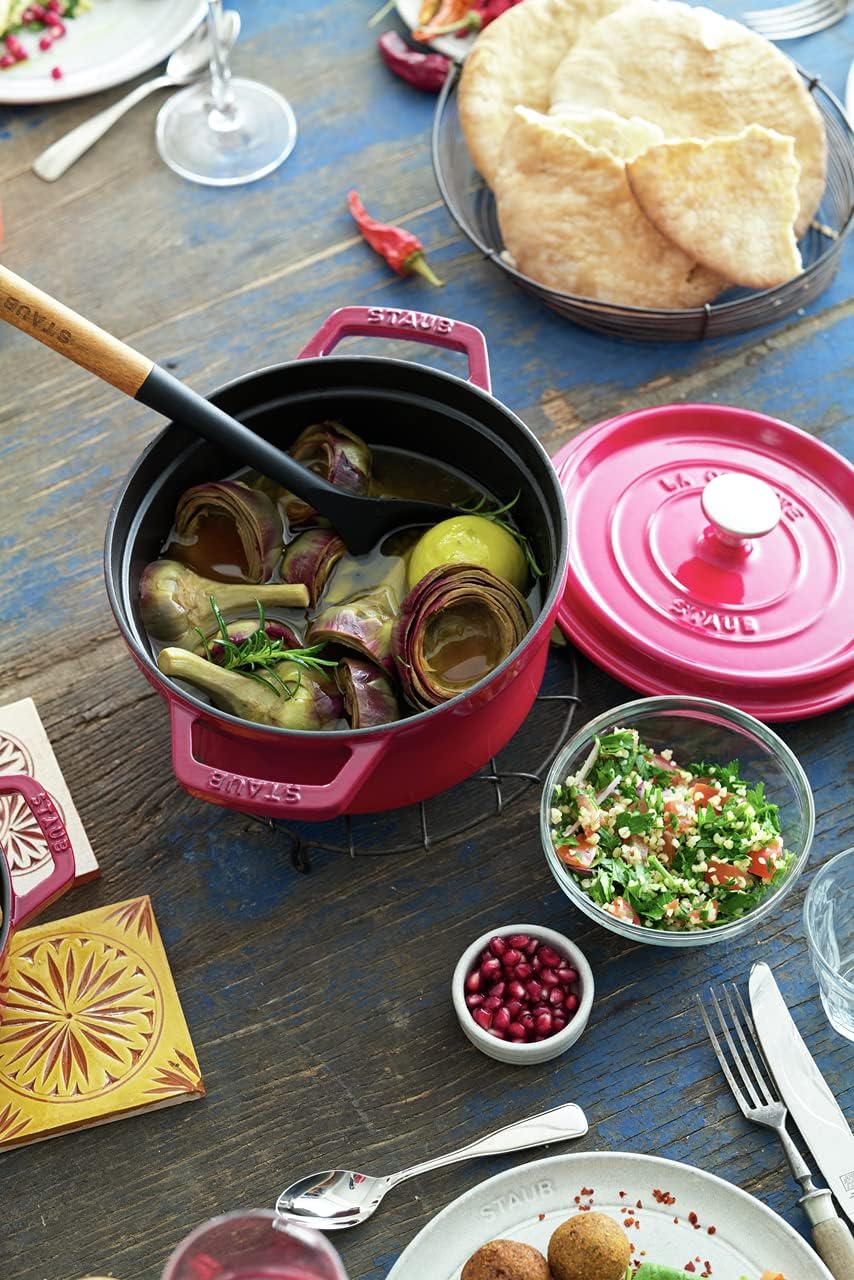 Staub Round Cocotte - 5.5Qt - Grenadine