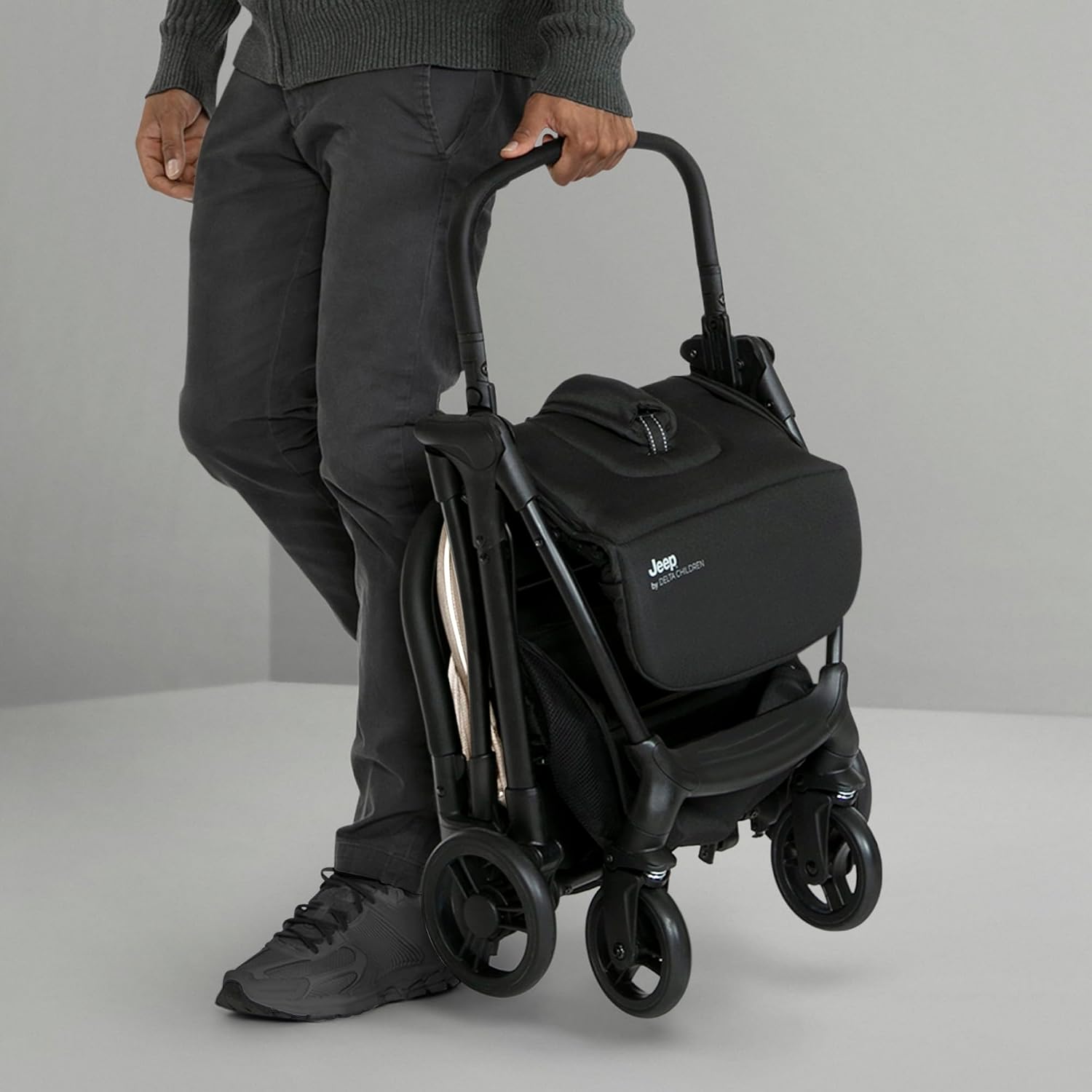 Jeep Altitude Compact Travel Stroller by Delta Children Greenguard Gold, Easy One Hand Fold, Lightweight, Extendable Canopy with Peek-a-Boo Window, Reclining Seat, 4 Wheel Suspension, Olive Green