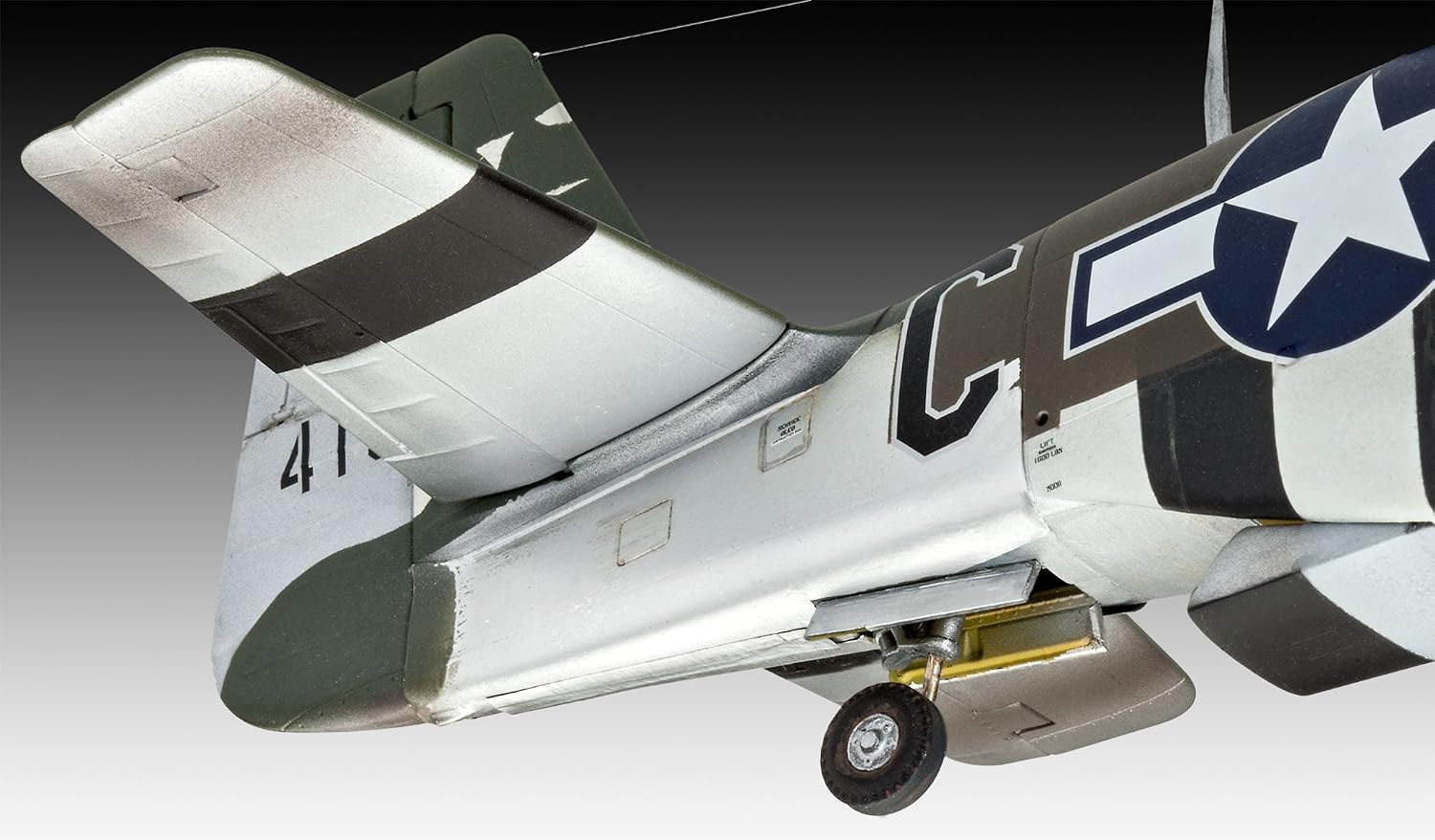 Revell 03944 - P-51D Mustang 1: 32 Scale