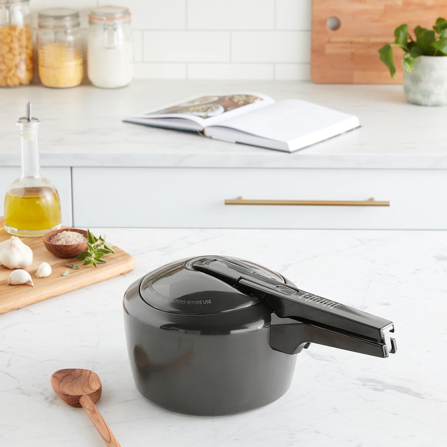 Hawkins Futura 5 Litre Pressure Cooker, Hard Anodised Inner Lid Pressure Cooker, Pan Cooker, Black (FP50)