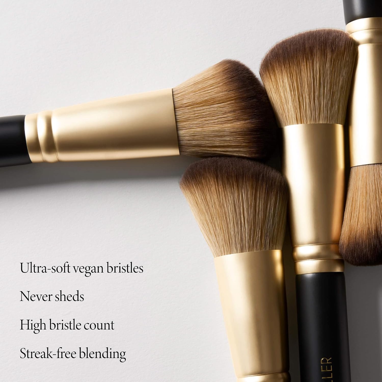 LAURA GELLER NEW YORK Makeup Brushes - Retractable Angled Kabuki Brush
