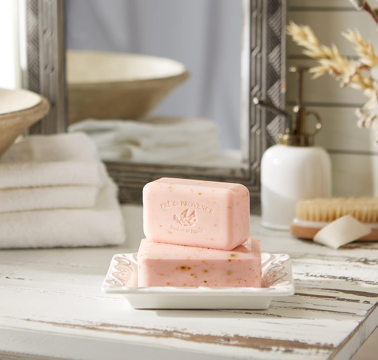 Pre de Provence Artisanal Soap Bar, Natural French Skincare, Enriched with Organic Shea Butter, Quad Milled for Rich, Smooth & Moisturizing Lather, Linden, 5.3 Ounce