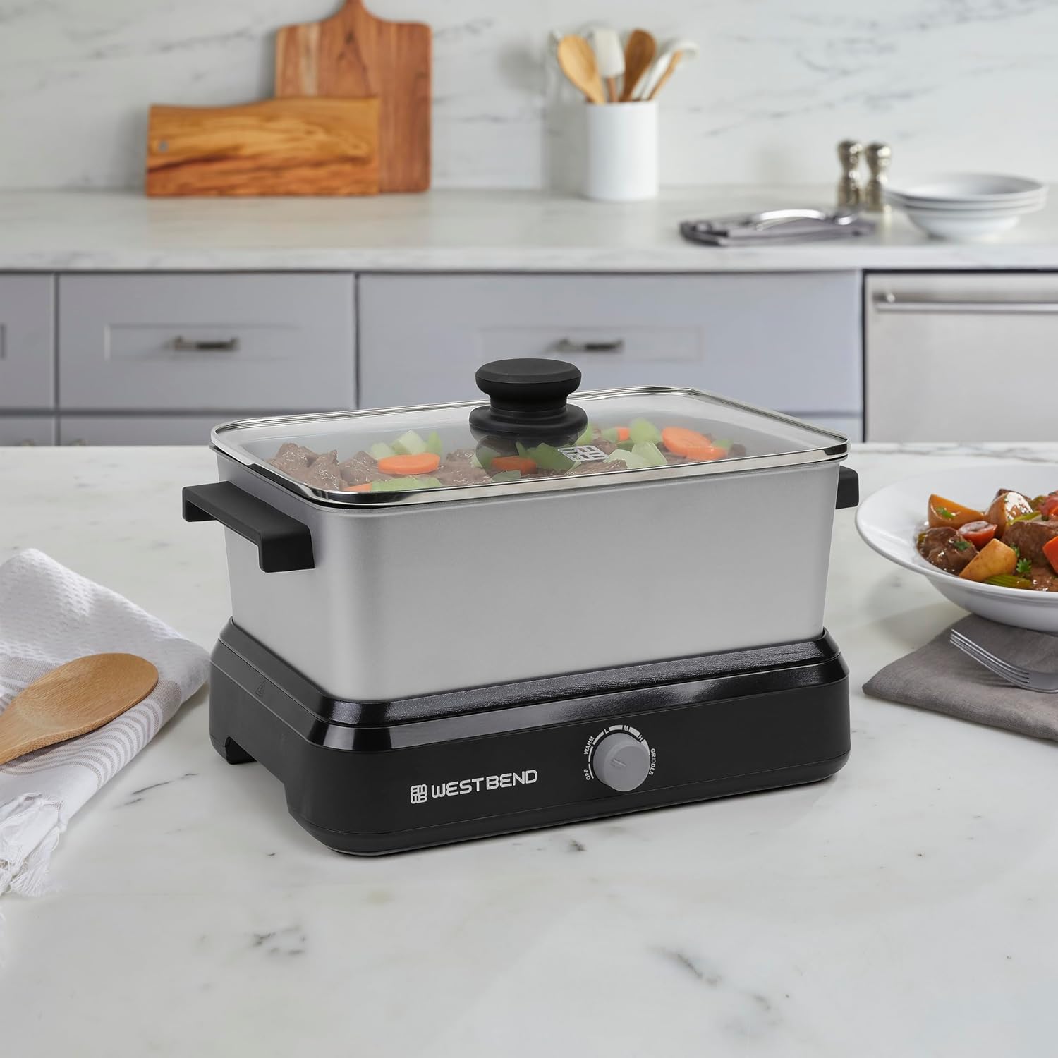 West Bend Versatility Slow Cooker Large Capacity Non-stick Cooking Vessel & Variable Temperature Heating Base Includes Travel Lid and Storage Bag