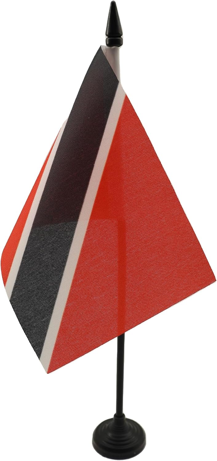 AZ FLAG Nicaragua Table Flag 4x6 in 100D Polyester Plastic Base | Indoor use Nicaraguan 15x10 cm desk flag stitched finish with reinforced edges with plastic pole