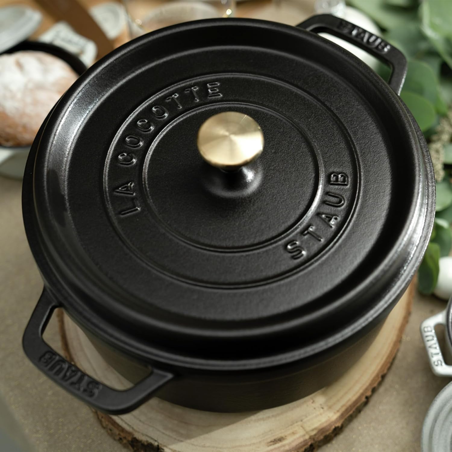 Staub Round Cocotte - 5.5Qt - Grenadine