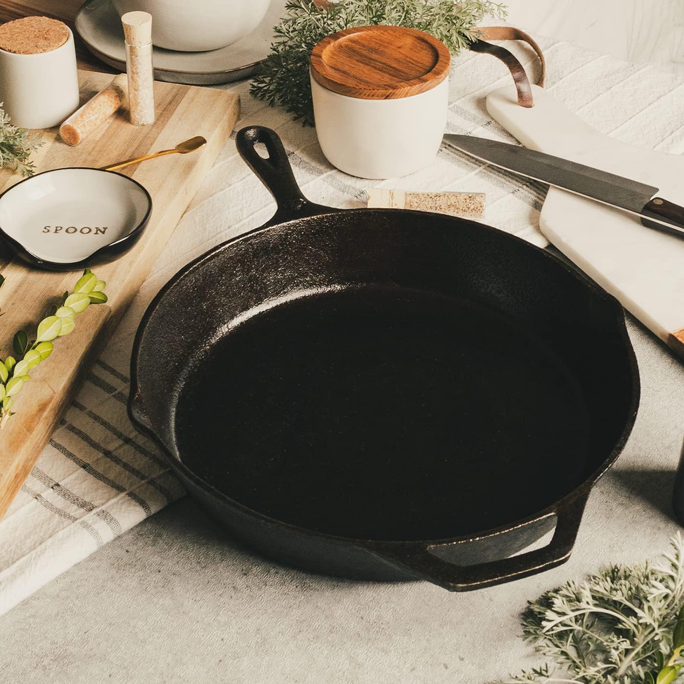 12 Inch Round Large Pre-Seasoned Cast Iron Skillet