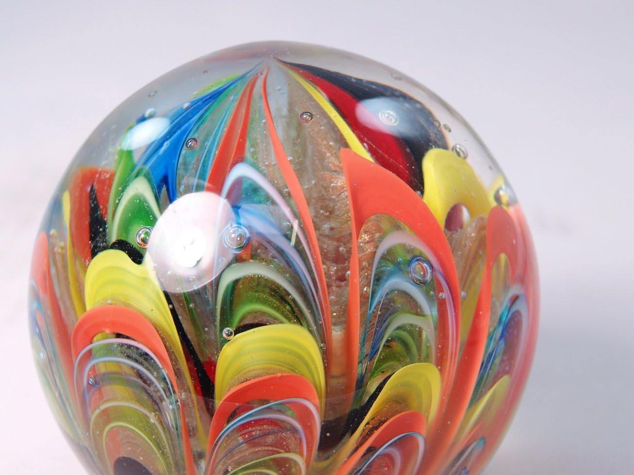 M Design Art Handcraft Wavy Scalloped L. Rainbow Paperweight PW-831