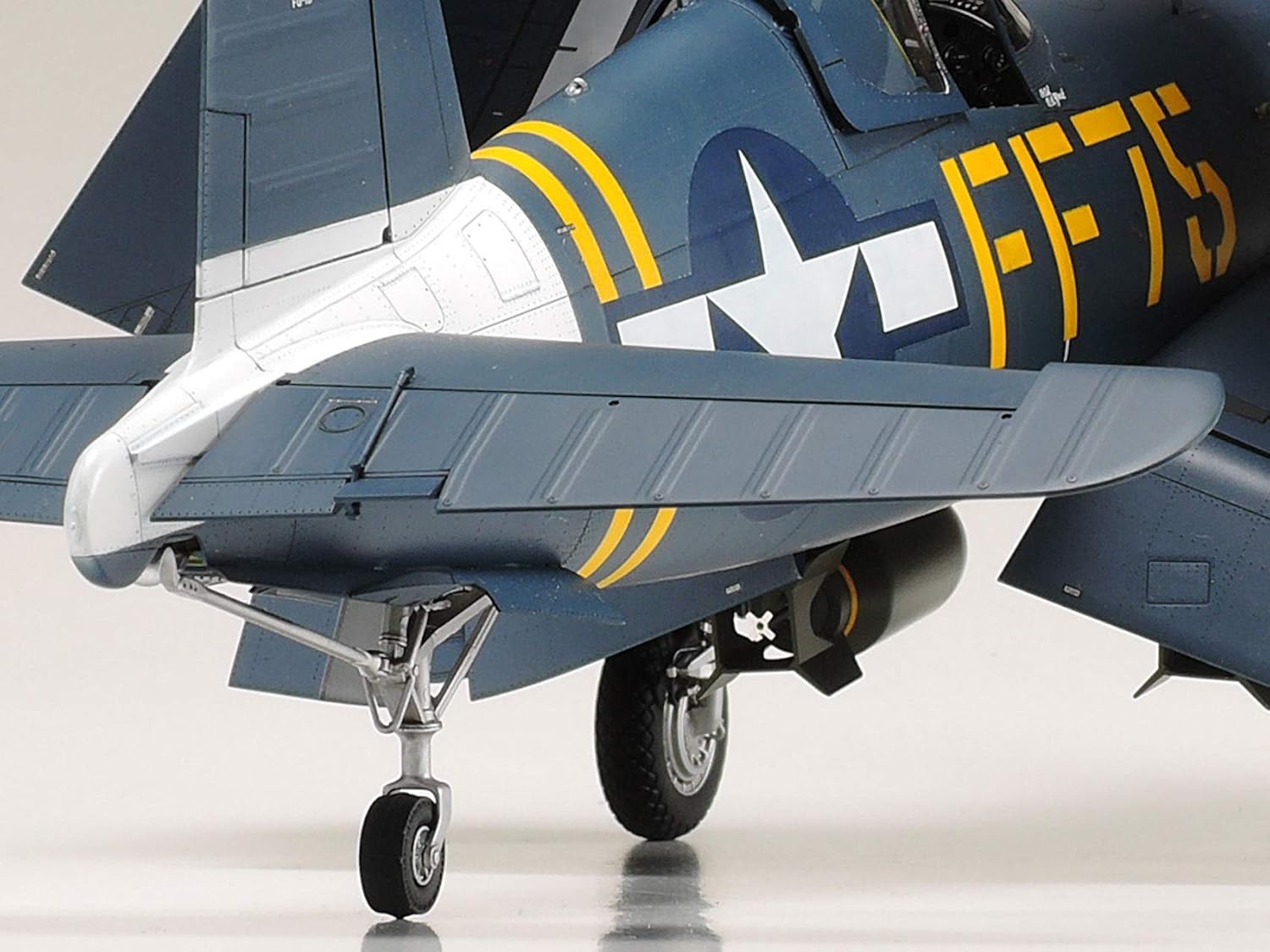 TAMIYA 60327 1/32 Vought F4U-1D Corsair Plastic Model Airplane Kit for 168 months to 1200 months