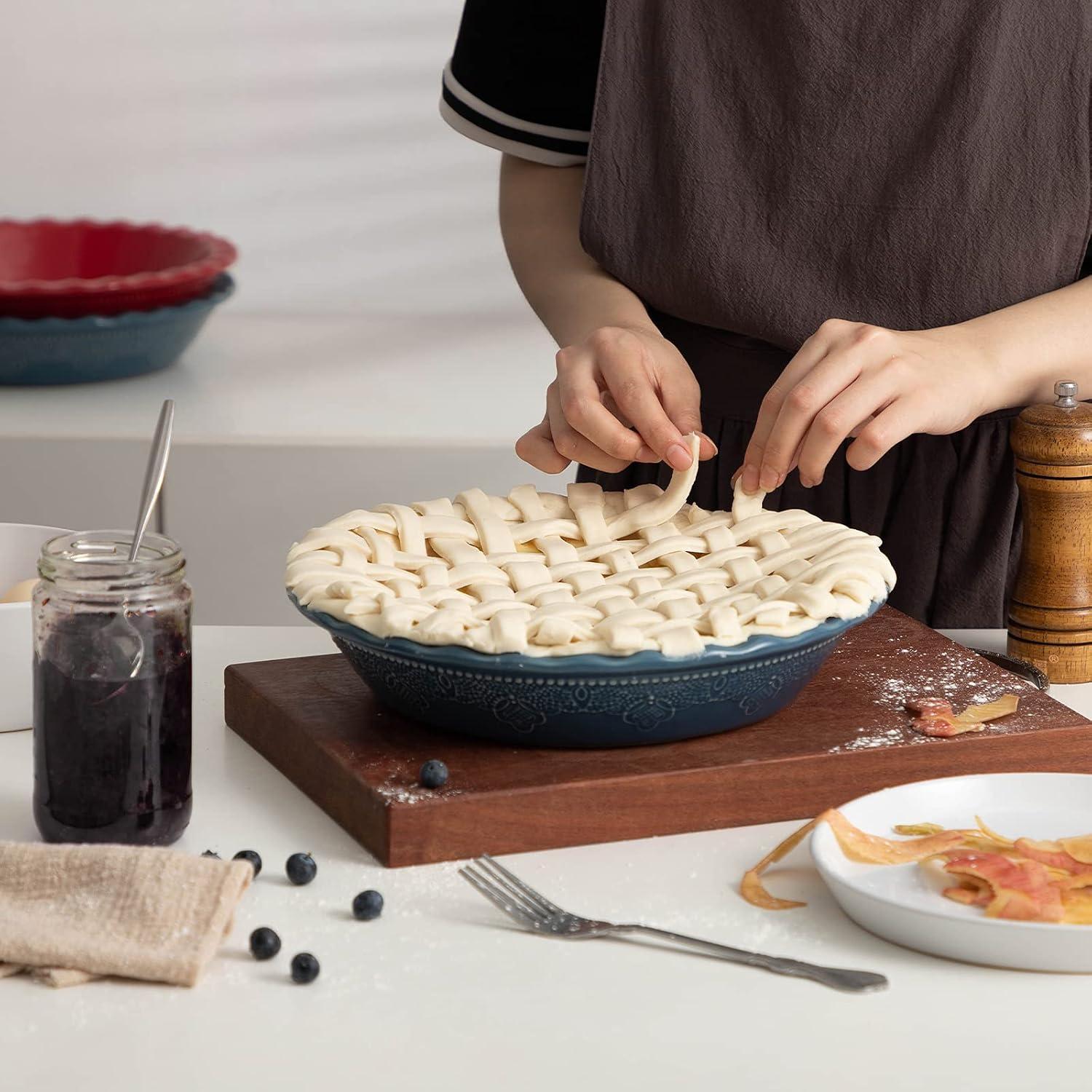 Fun Elements Pie Pan, 9 Inch Ceramic Pie Dish, Deep Dish Pie Pan with Lace Emboss, Ruffled Pie Plate for Baking