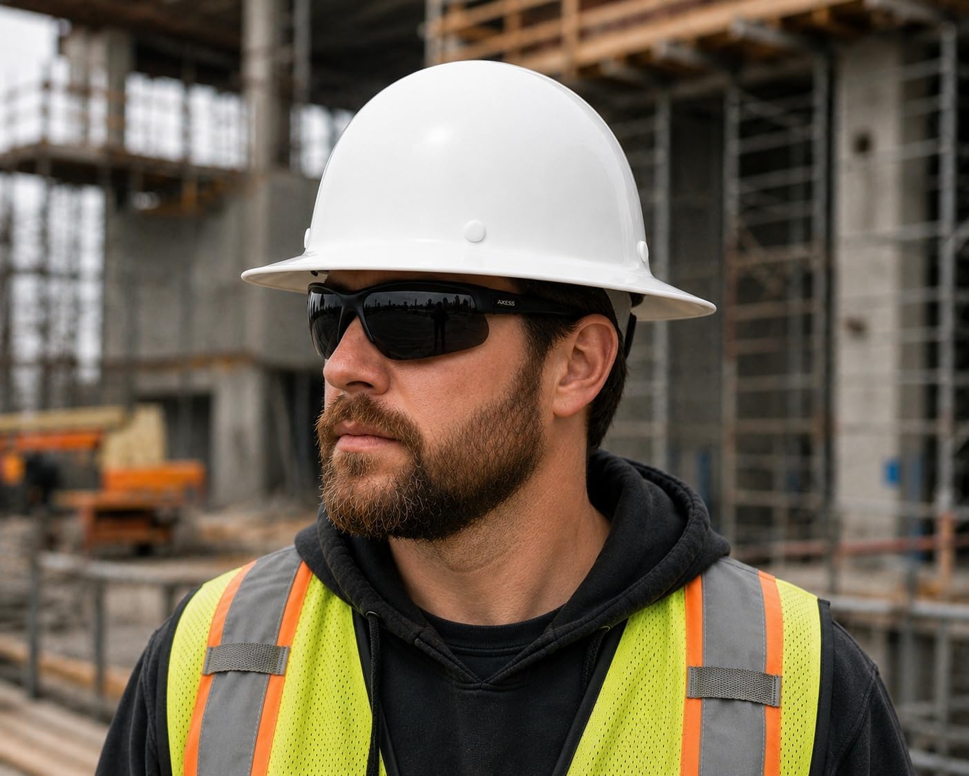 MSA Skullgard Full-Brim Hard Hat with Suspension - Non-Slotted Cap, Made of Phenolic Resin, Radiant Heat Loads up to 350F, Standard Size Hard Hat | Fas-Trac III Ratchet Suspension