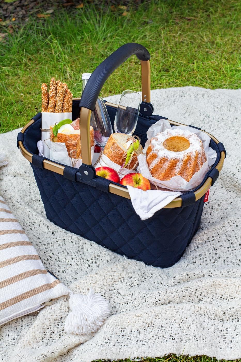 reisenthel carrybag frame black/black - Sturdy shopping basket with plenty of storage space and practical inner pocket - water-repellent
