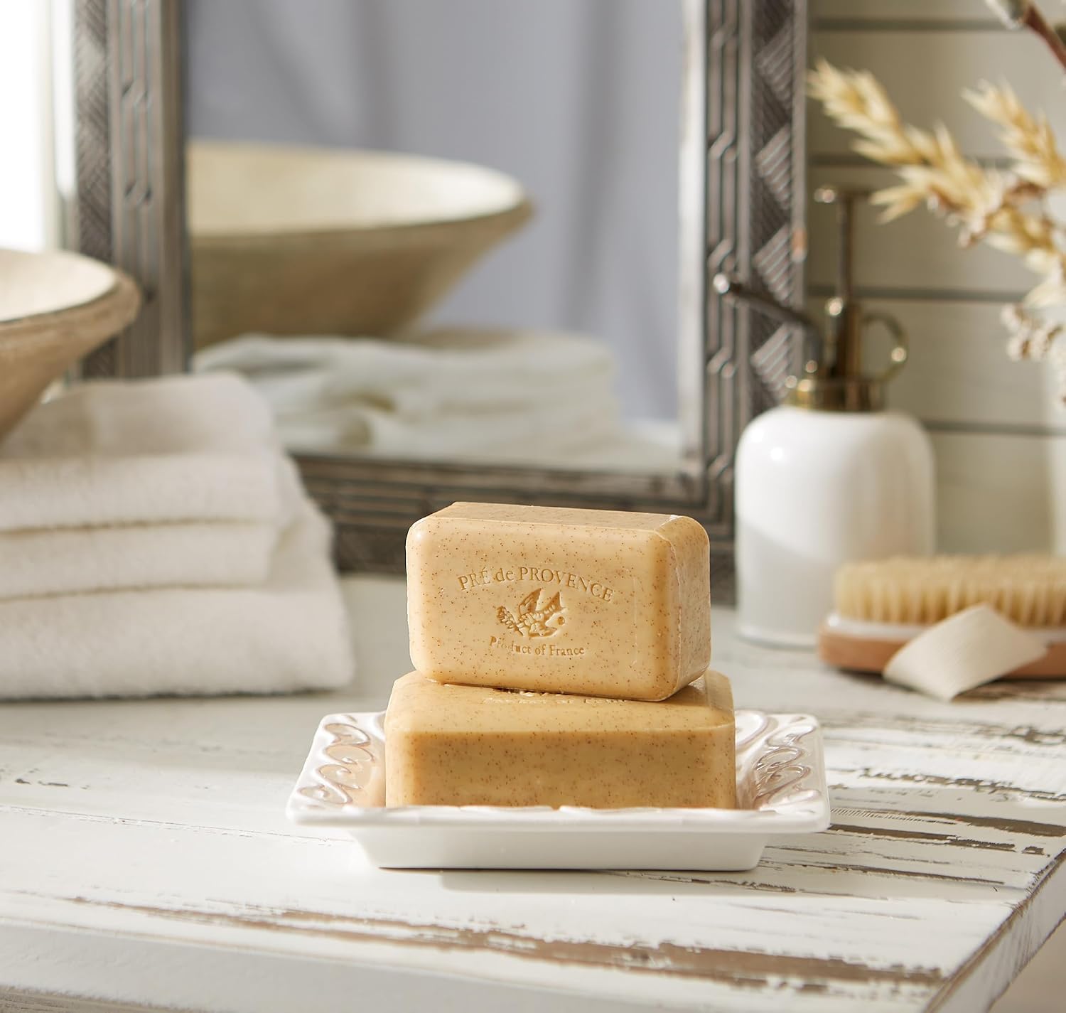 Pre de Provence Artisanal Soap Bar, Natural French Skincare, Enriched with Organic Shea Butter, Quad Milled for Rich, Smooth & Moisturizing Lather, Linden, 5.3 Ounce
