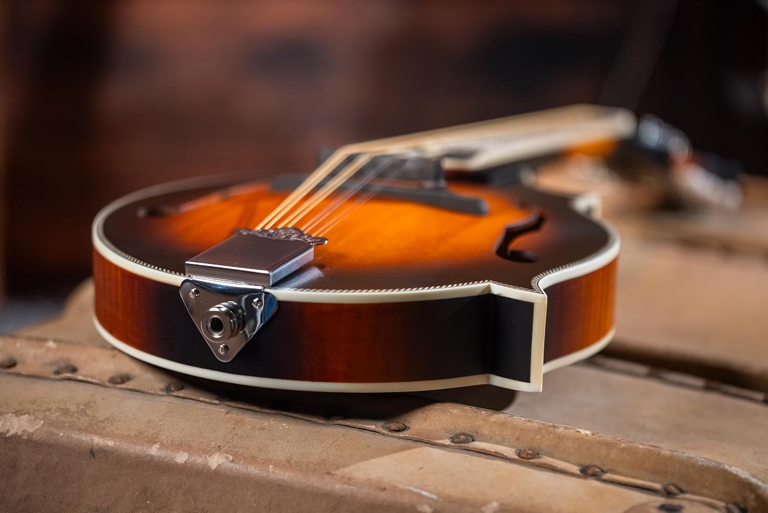 Washburn M3SEBRK F-Style Mandolin Brown Burst | Spruce top; Maple back and sides