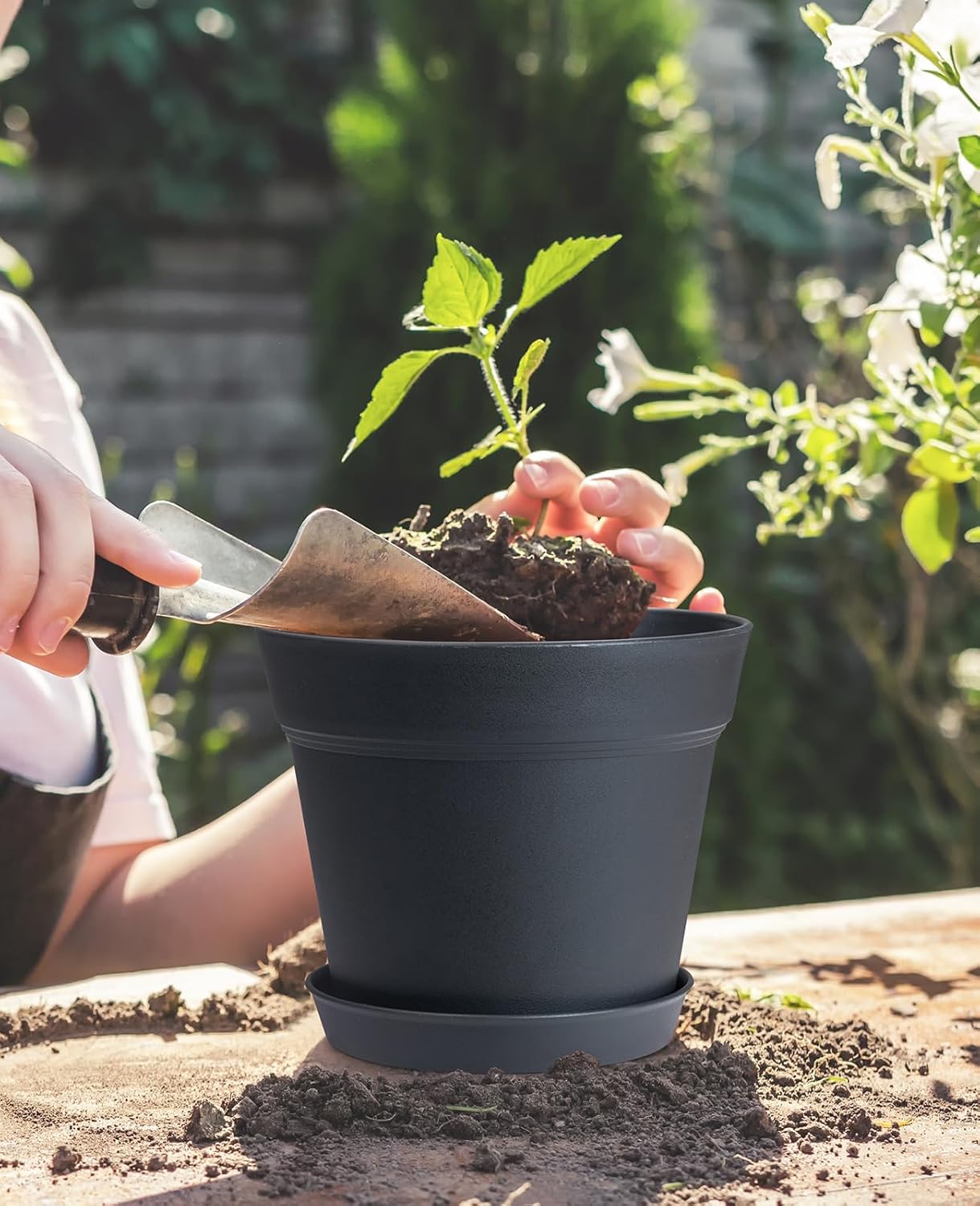 homenote 7.5 Inch Plastic Flower Pots with Drainage Holes and Trays (8 Pcs)