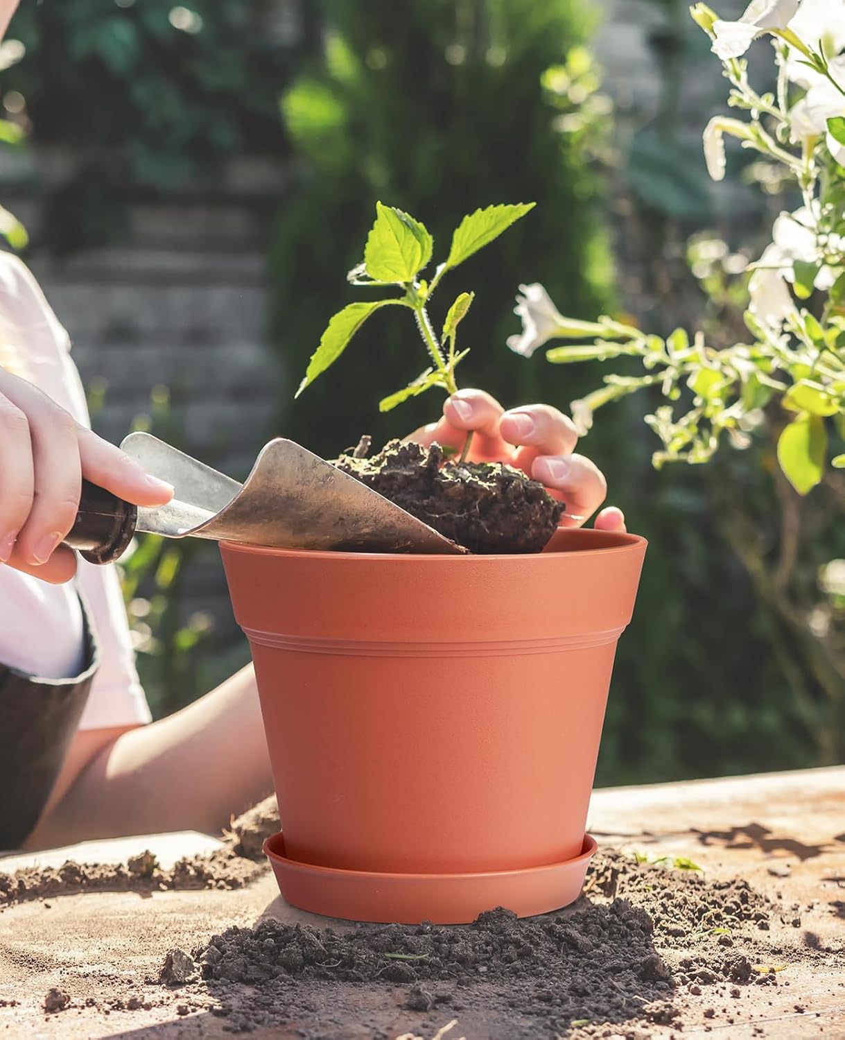 homenote 7.5 Inch Plastic Flower Pots with Drainage Holes and Trays (8 Pcs)