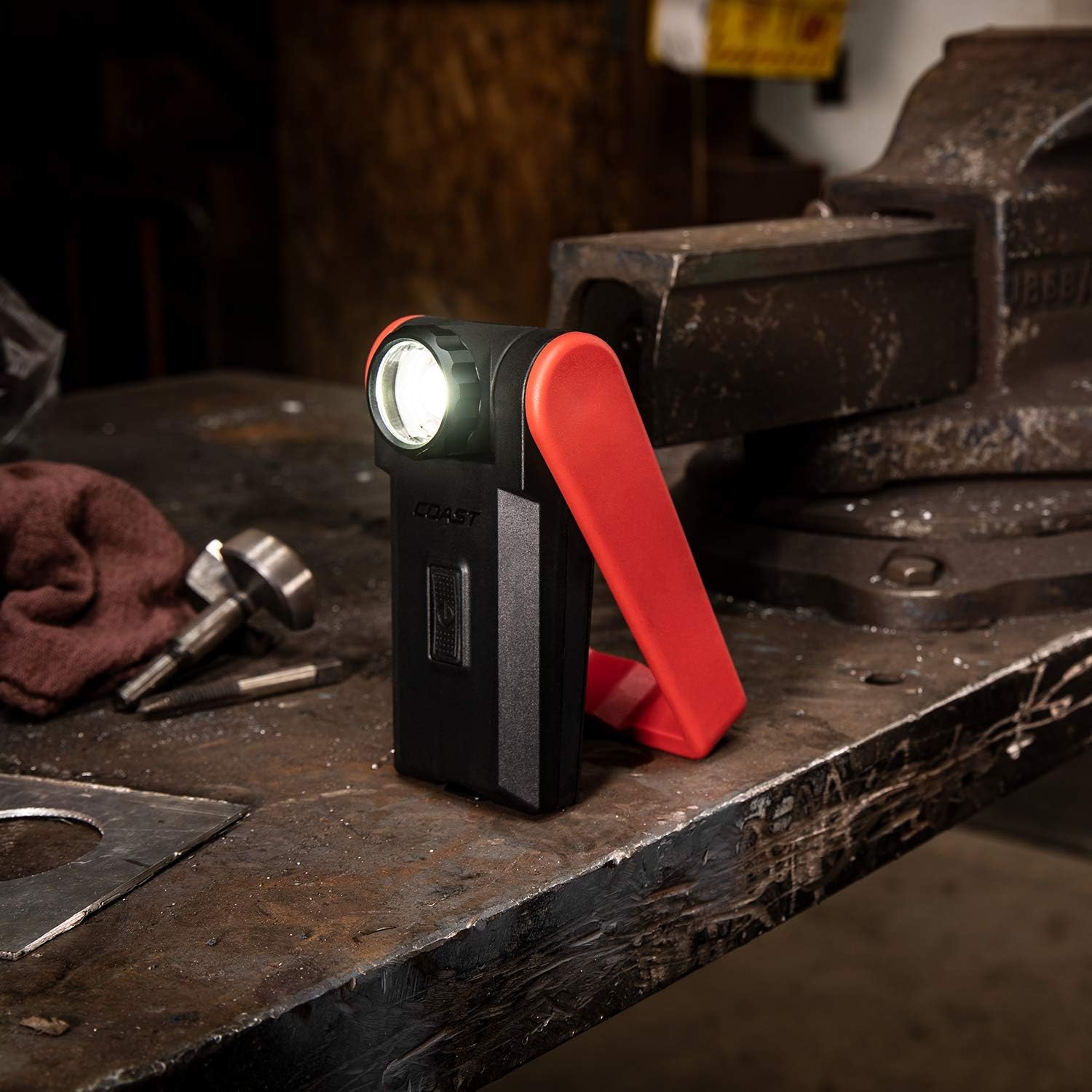 Coast PM300 700 Lumen Magnetic Focusing Worklight with 360-Degree Rotating Handle and Pivoting Beam