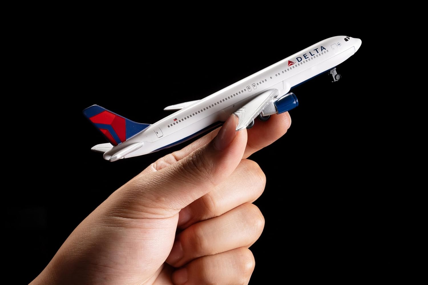 Daron Southwest Airlines Die-Cast Model Airplane Toy
