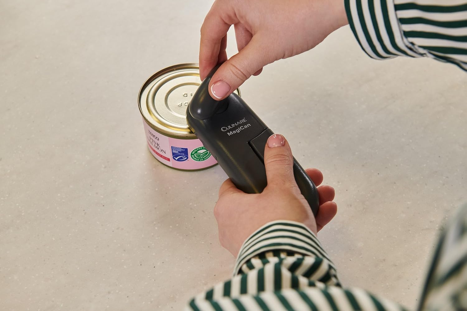 Culinare MagiCan, Manual Can Opener with Lid Release - Heavy Duty Lid Opener Kitchen Gadgets - Home Can Lid Opener Manual - Easy to Use Hand Held Effortlessly Open Cans, White, Stainless Steel