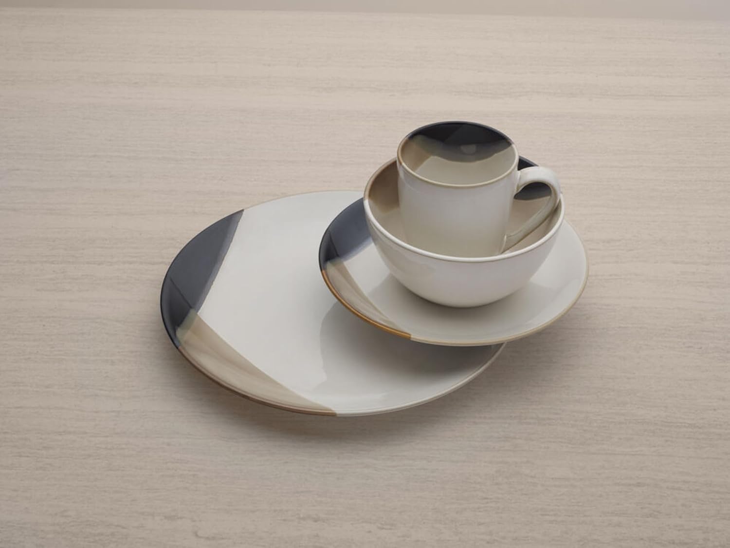 Mikasa Gourmet Basics Caden 16-Piece Stoneware Dinnerware Set, Service for 4, White Glossy Center with Black and Tan Two-Tone Reactive Glaze, Dishwasher and Microwave Safe