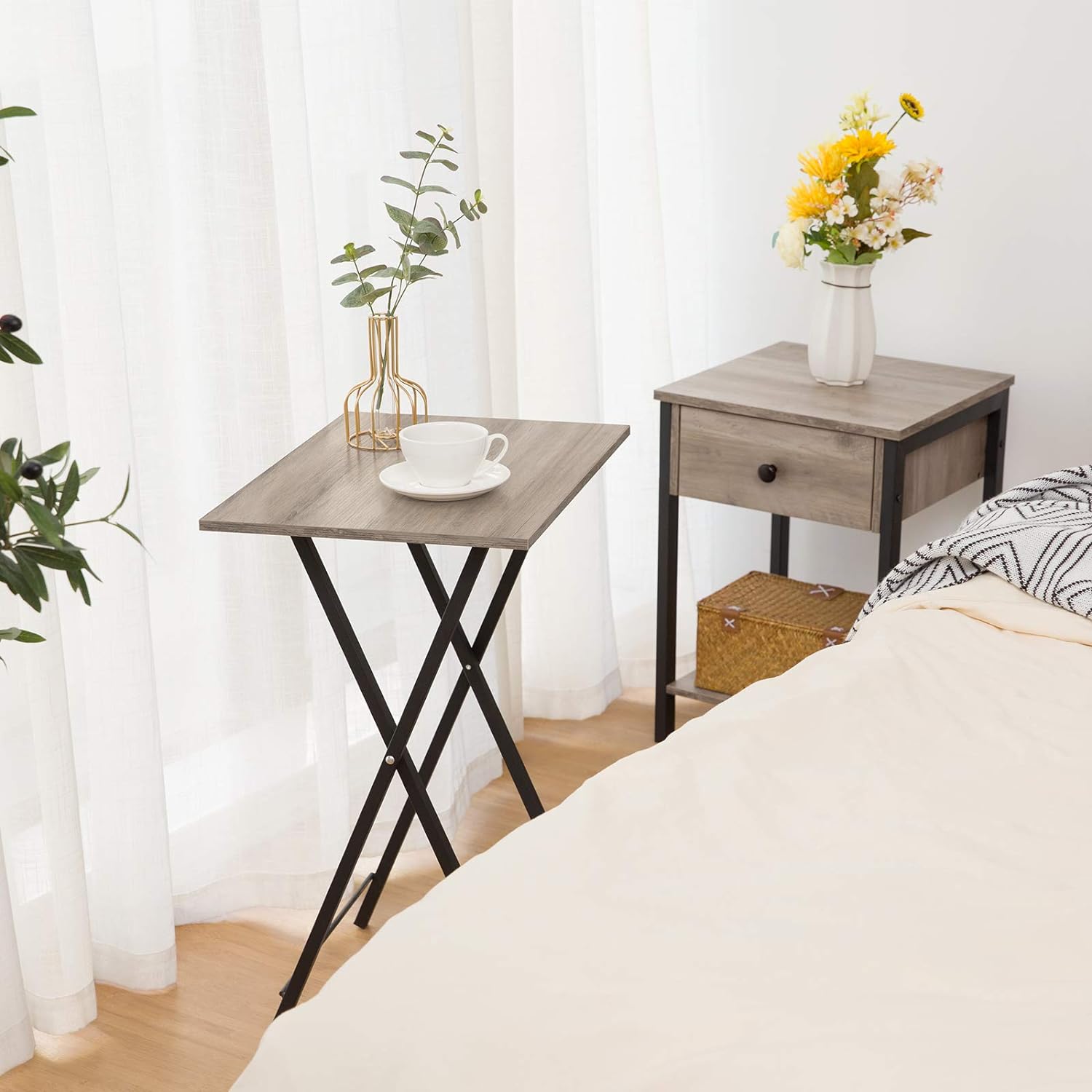 HOOBRO Folding TV Table, TV Tray, Stable Snack Table for Small Space, Portable Sofaside Desk, Easy Assembly and Storage