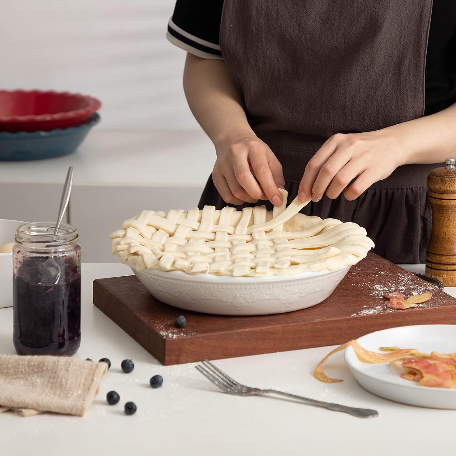 Fun Elements Pie Pan, 9 Inch Ceramic Pie Dish, Deep Dish Pie Pan with Lace Emboss, Ruffled Pie Plate for Baking