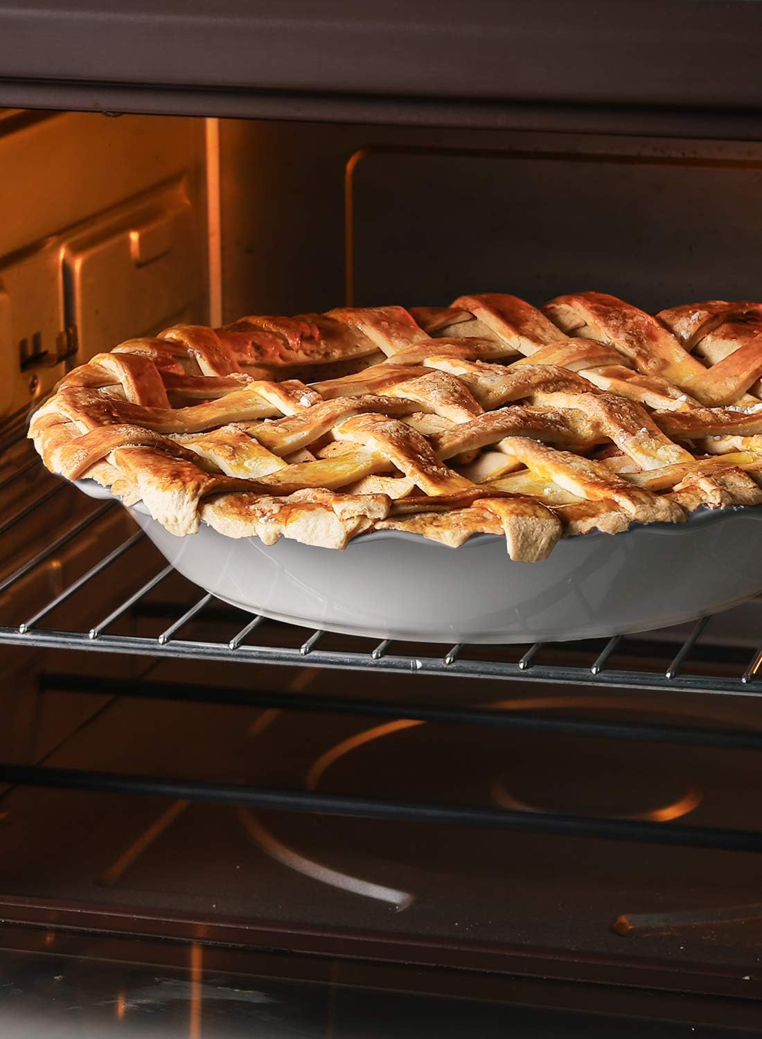 LE TAUCI Ceramic Pie Pans Plate for Baking, 9 inch Deep Dish Baking Dish, 52 ounce Bakeware for Apple Pecan Pie, Set of 2, White