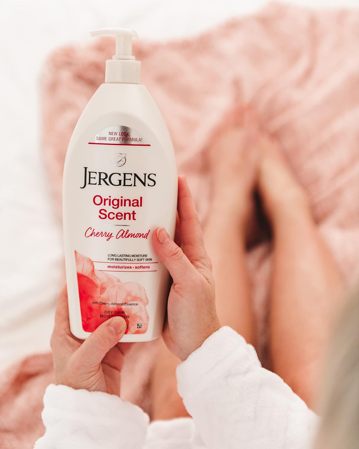 Jergens Cherry Almond Hand & Body Lotion, Dry Skin, 32 fl oz | Fast-Absorbing Moisturizer, Vitamins E, C & B5, Softens Dry Skin, Dermatologist Tested, Cherry Almond Scent