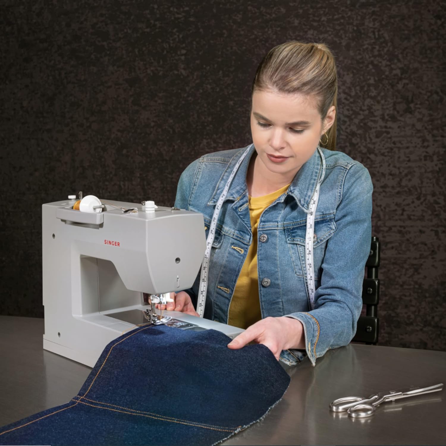 SINGER® 6700C Heavy Duty Computerized Machine with Accessory Kit