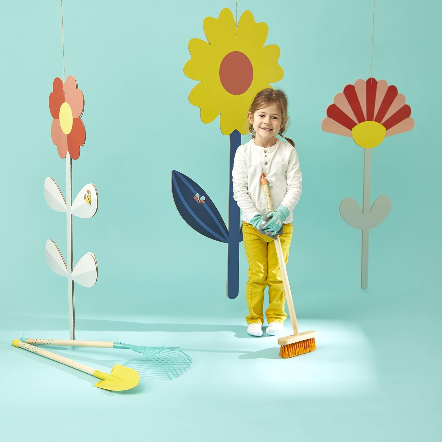 Janod - Happy Garden - Kids Large Gardening Brush - Classic - 75 cm