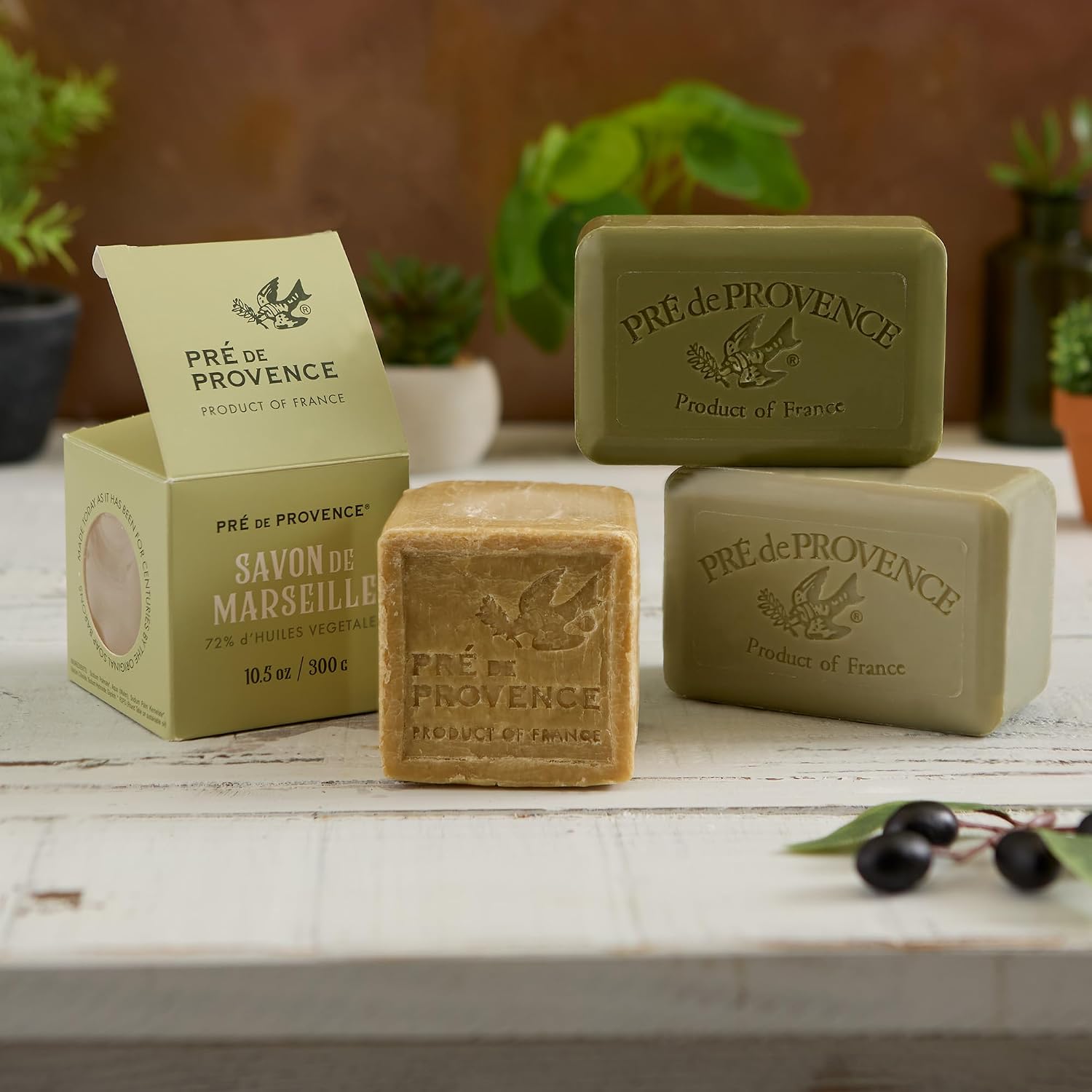 Pre de Provence Artisanal Soap Bar, Enriched with Organic Shea Butter, Natural French Skincare, Quad Milled for Rich Smooth Lather, 8.8 Ounce, Ocean Air