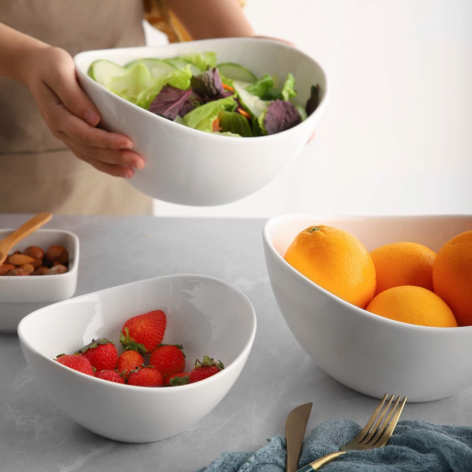 Samsle 19 Ounces Ceramic Serving Bowls, Sturdy Porcelain White Oval Salad Bowls, Stackable Food Server Fruit Display Dishes for Party Dinner