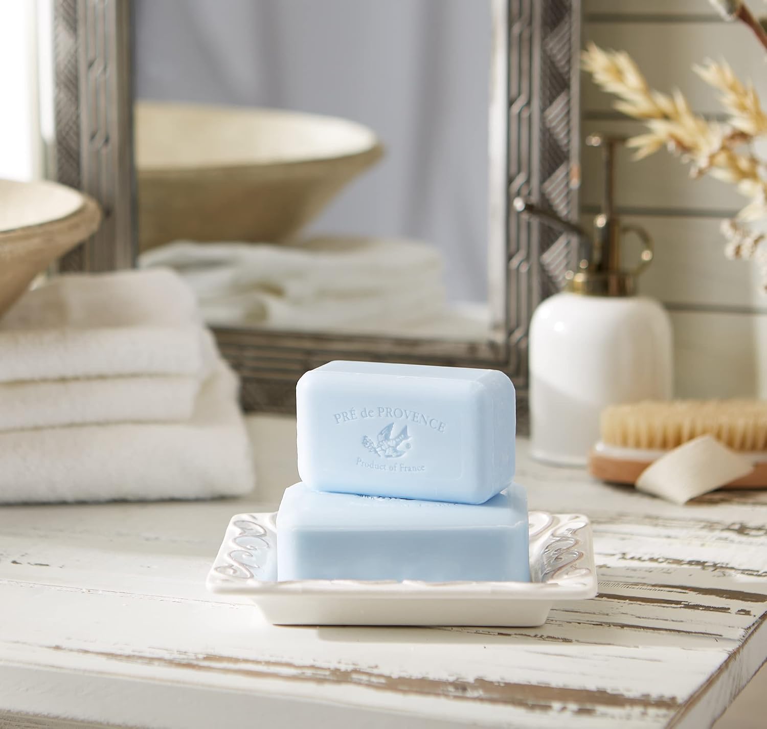 Pre de Provence Artisanal Soap Bar, Enriched with Organic Shea Butter, Natural French Skincare, Quad Milled for Rich Smooth Lather, 8.8 Ounce, Ocean Air