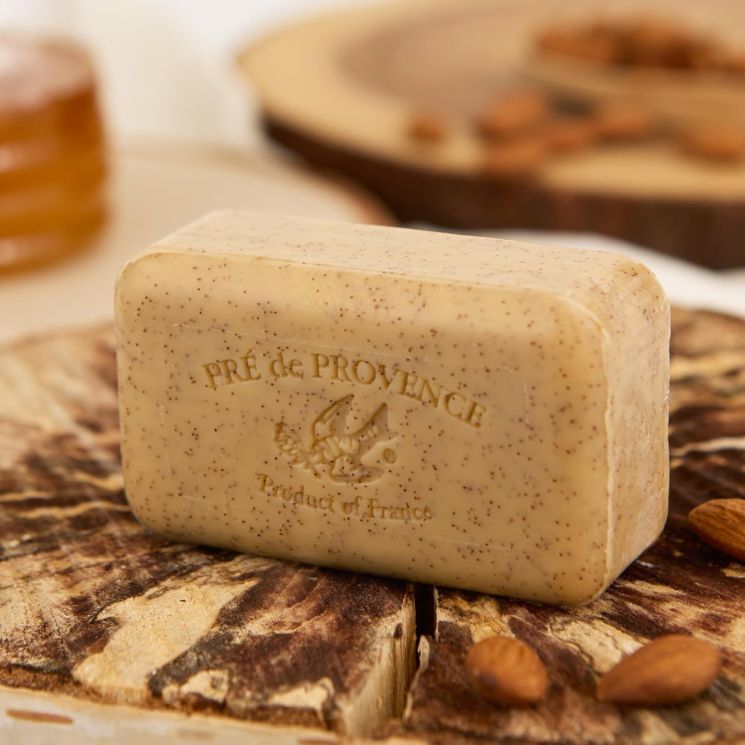Pre de Provence Artisanal Soap Bar, Natural French Skincare, Enriched with Organic Shea Butter, Quad Milled for Rich, Smooth & Moisturizing Lather, Linden, 5.3 Ounce