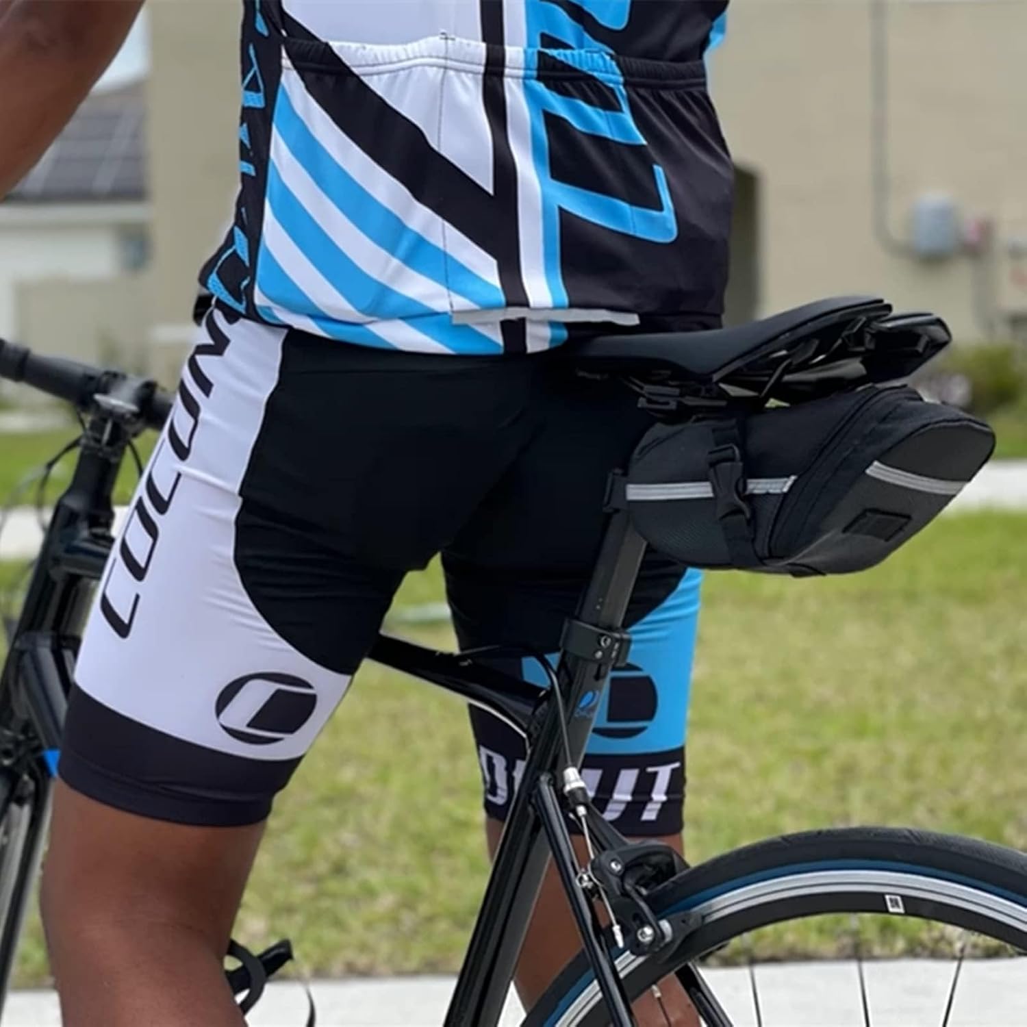 Chumxiny Bike Repair Kit Contains 16-in-1 Tool, 120Psi Mini Bicycle Pump, Tire Patch, Used for Mountain/Road Bike.