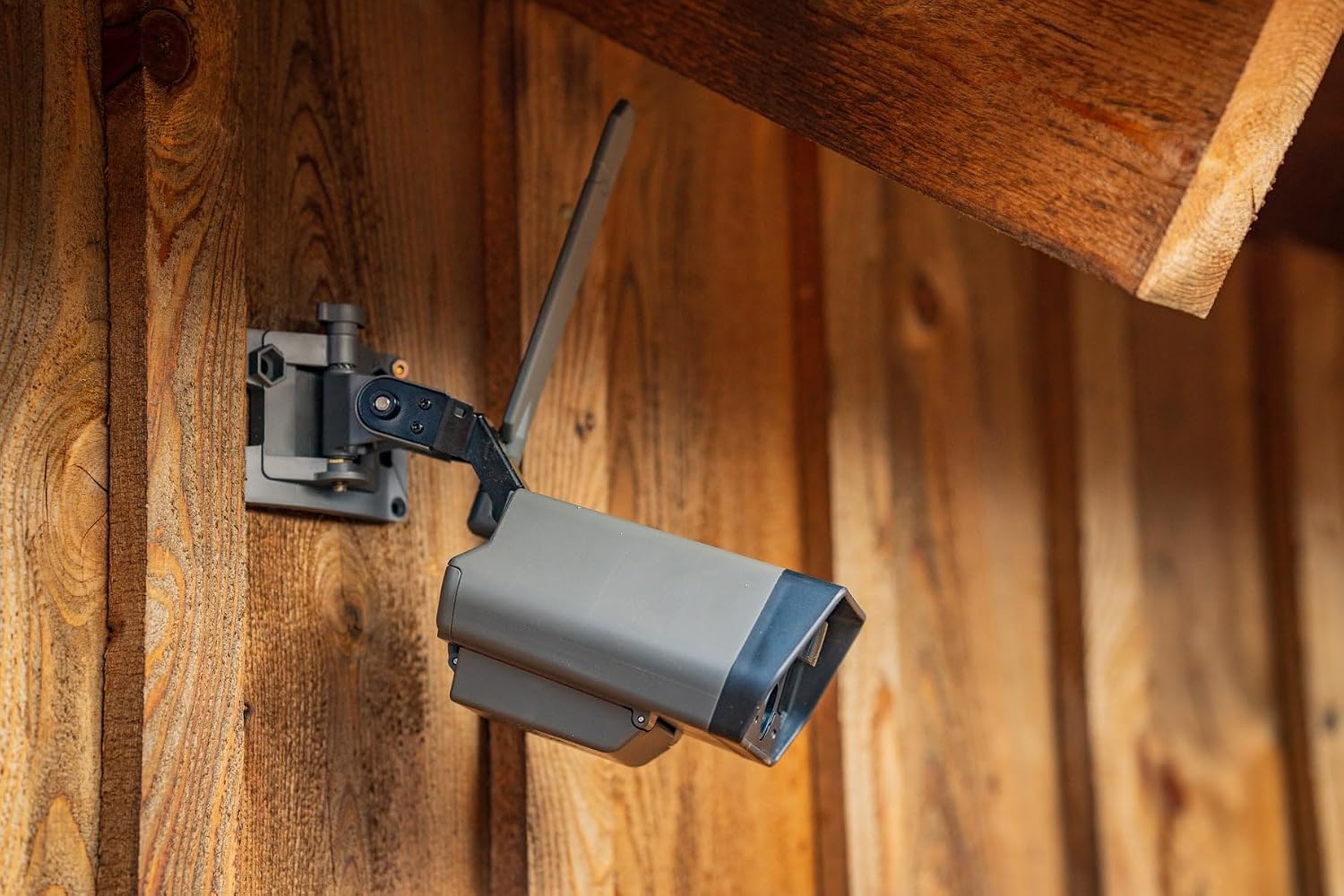 TACTACAM Defend Cellular Security Camera - Wireless Motion Detection - Includes SD Card & Microfiber Cloth for Enhanced Surveillance