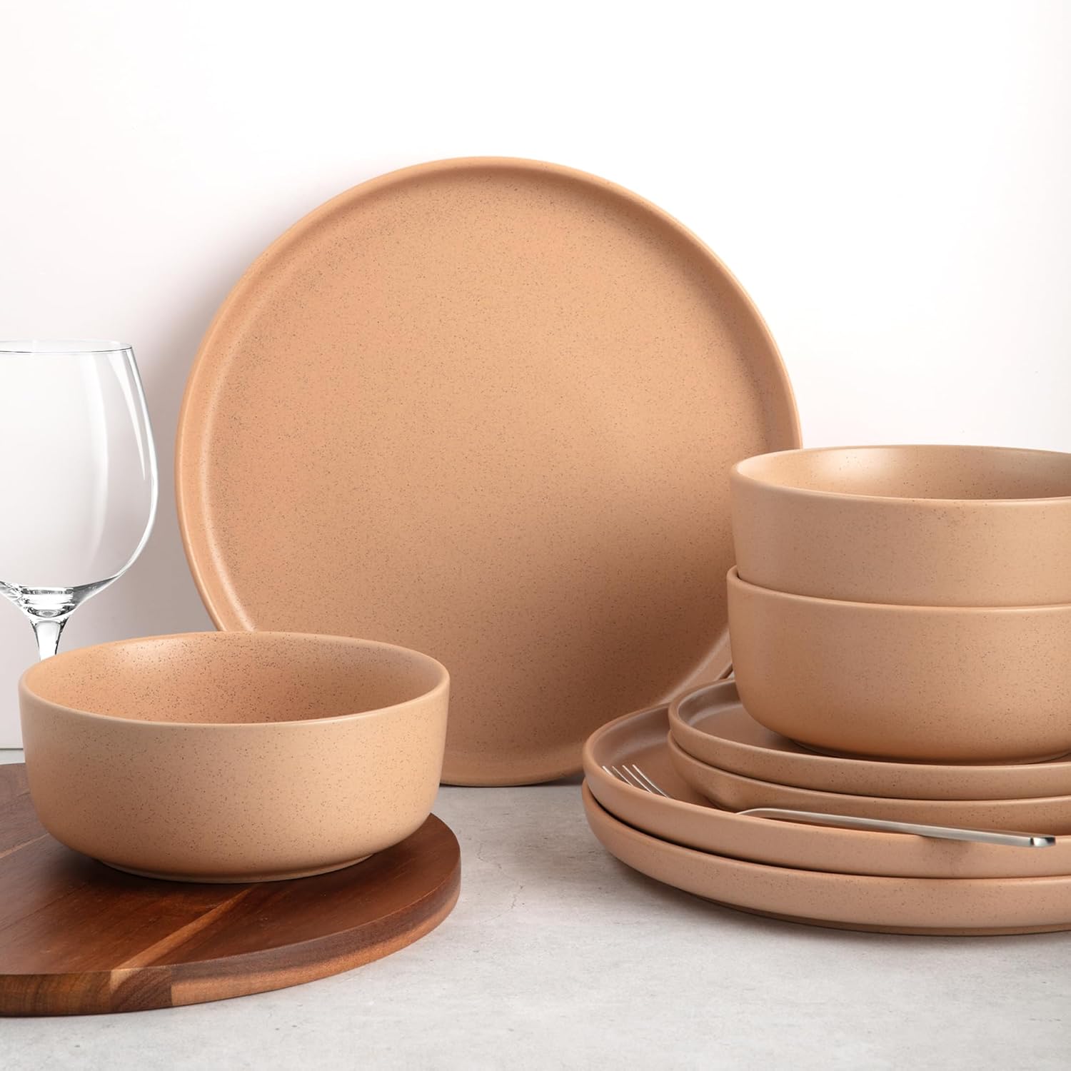 Zulay Kitchen Luna Plates and Bowls Sets, 16 Piece Modern Porcelain Dish Set for 4, Chip and Scratch Resistant Square Dinnerware Set