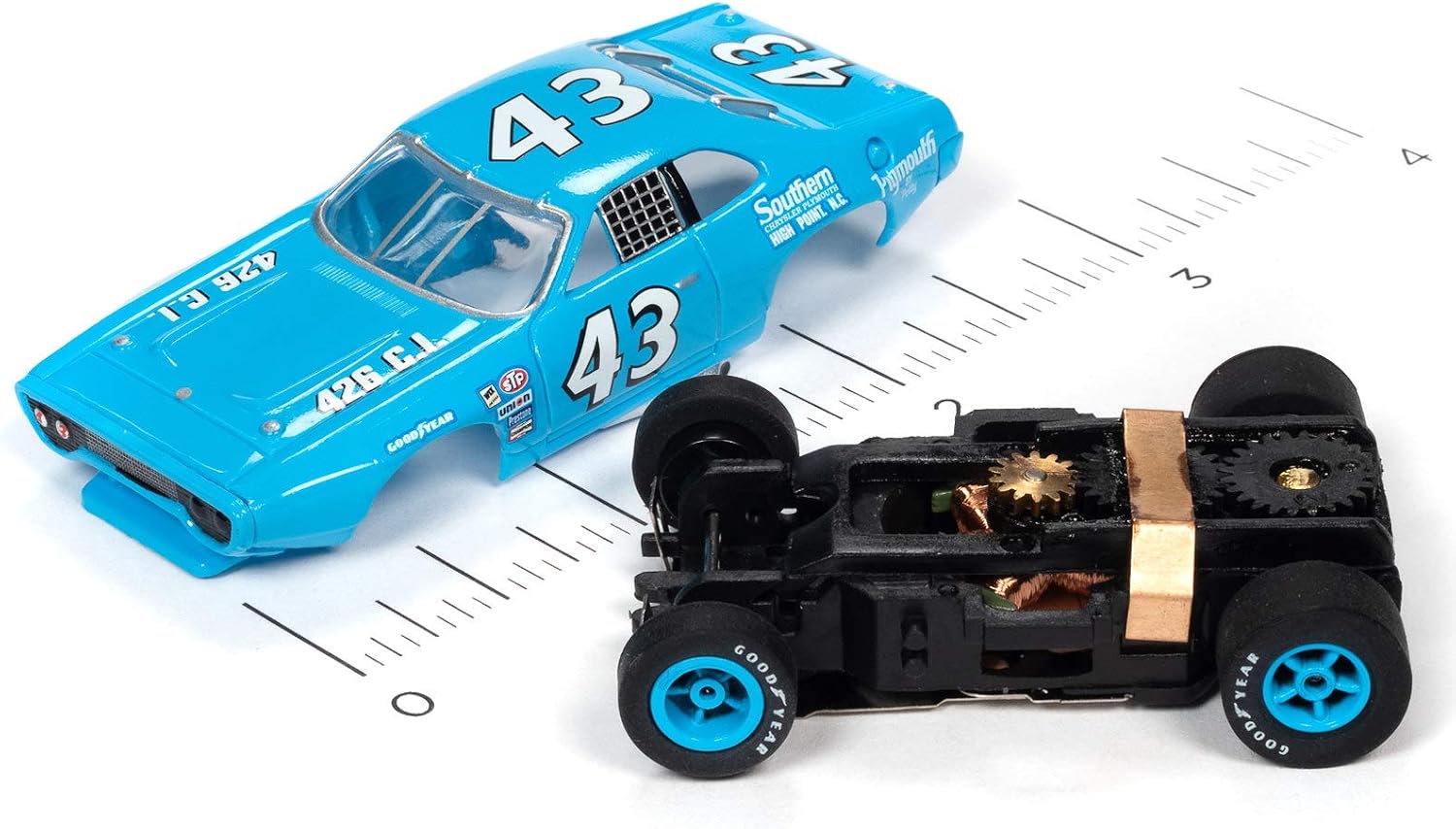 Auto World SC355-2 Xtraction R31 Plymouth Road Runner Southern Richard Petty HO Slot Car