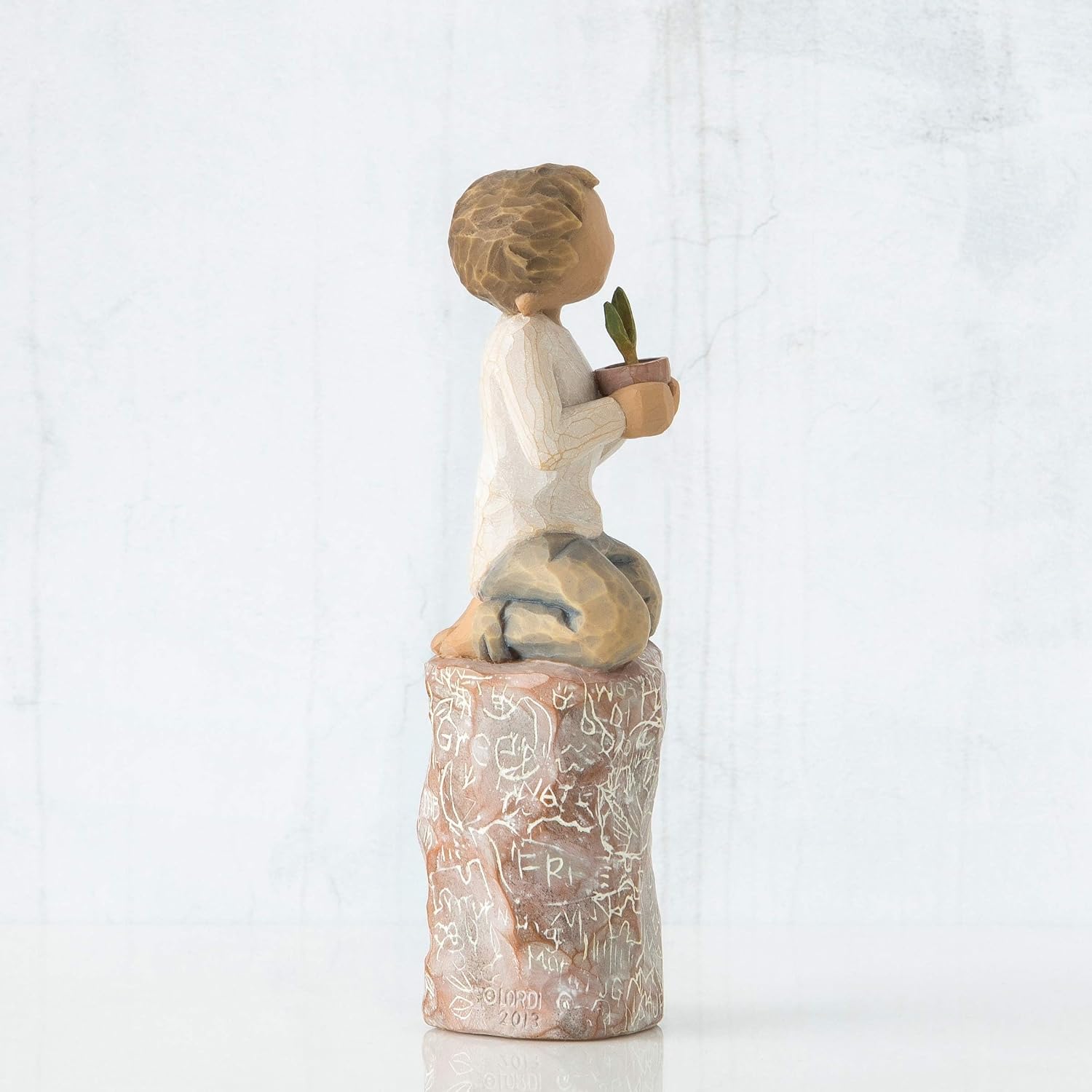 Willow Tree Happiness, Sculpted Hand-Painted Figure | Cast from a Susan Lordi Original Carving, Meaningful Keepsake Gift for Loved Ones, Display on Shelf, Table or Mantel