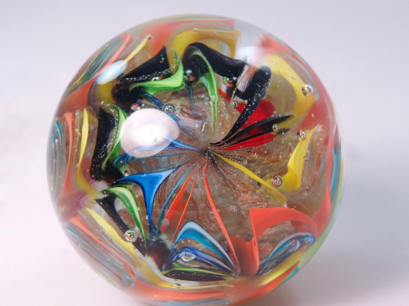 M Design Art Handcraft Wavy Scalloped L. Rainbow Paperweight PW-831